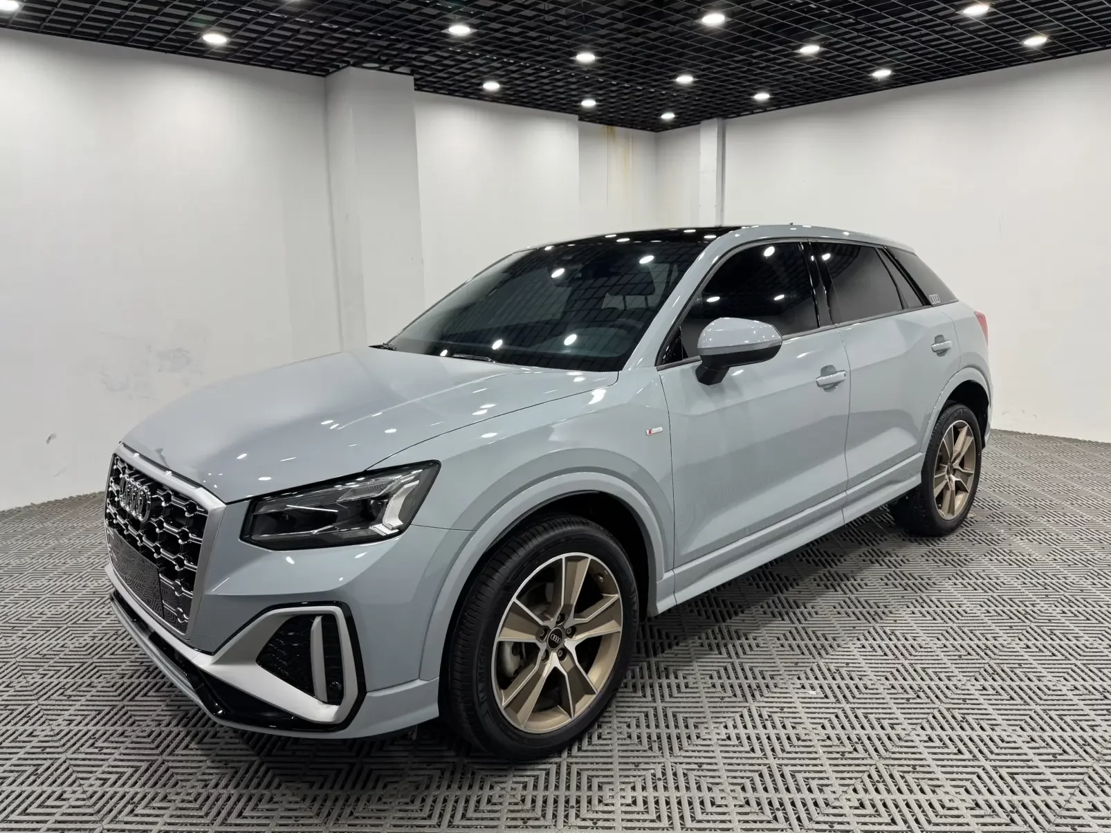 Audi Q2L