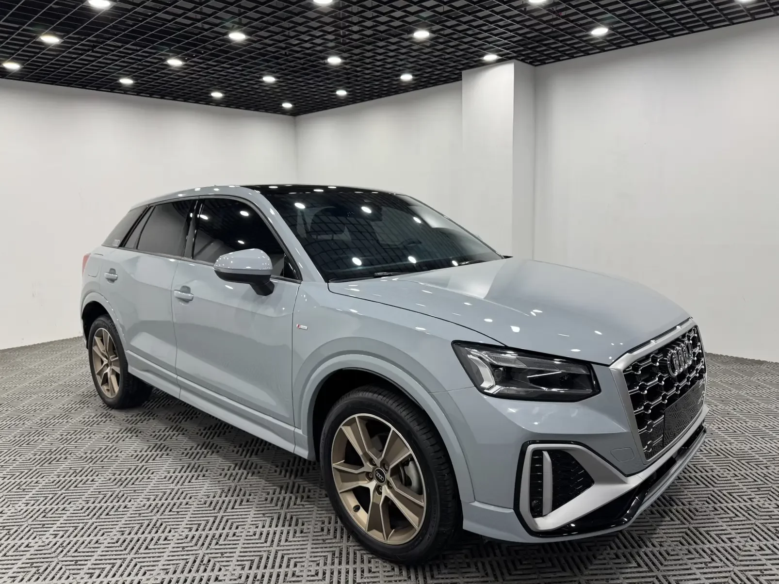 Audi Q2L