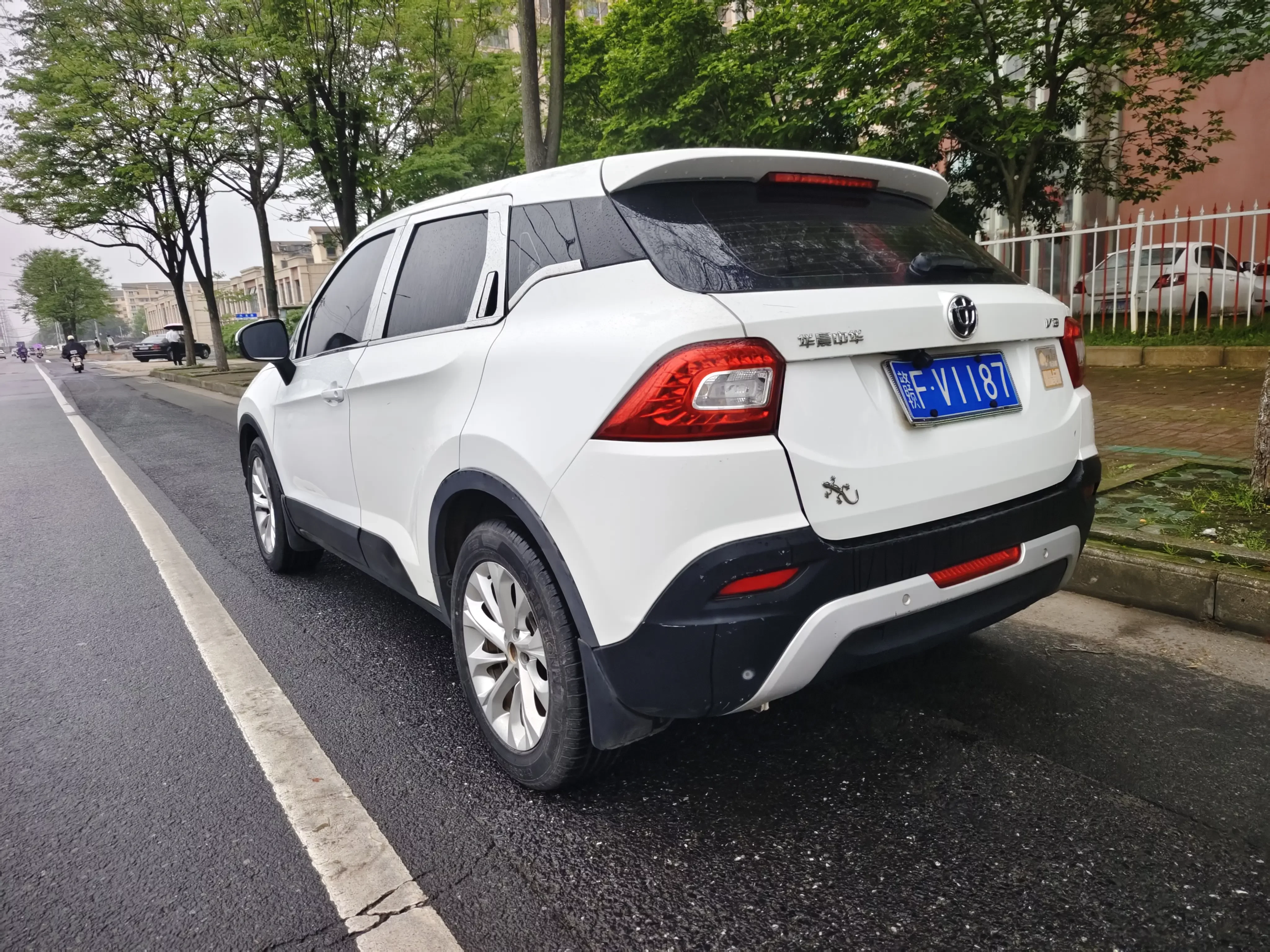 Brilliance China V3