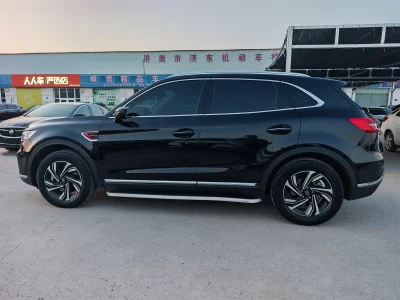 Hongqi HS5