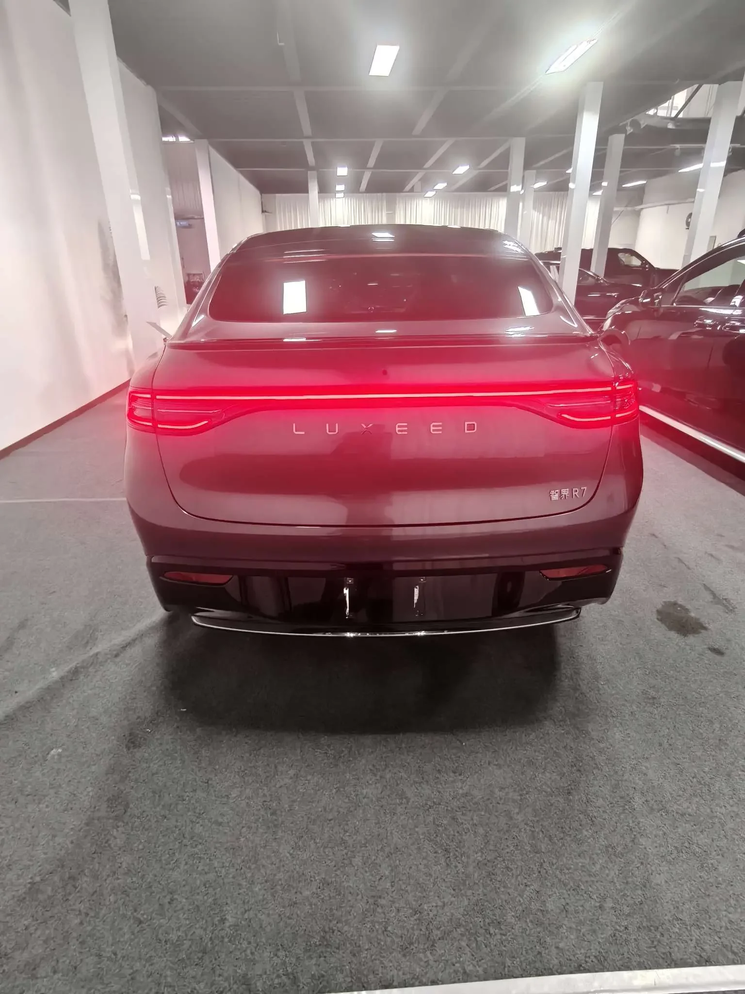Luxeed Zhijie R7