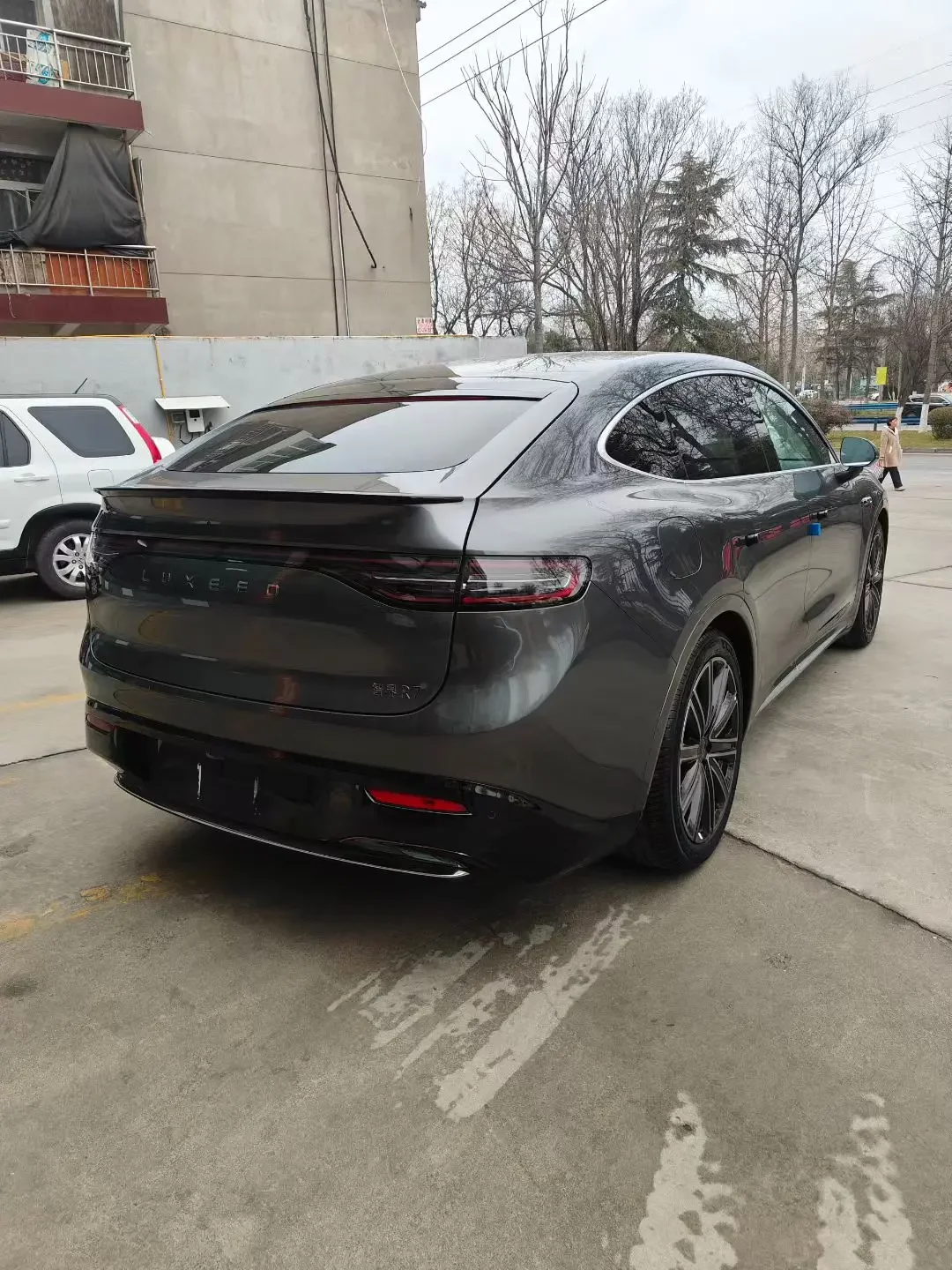 Luxeed Zhijie R7