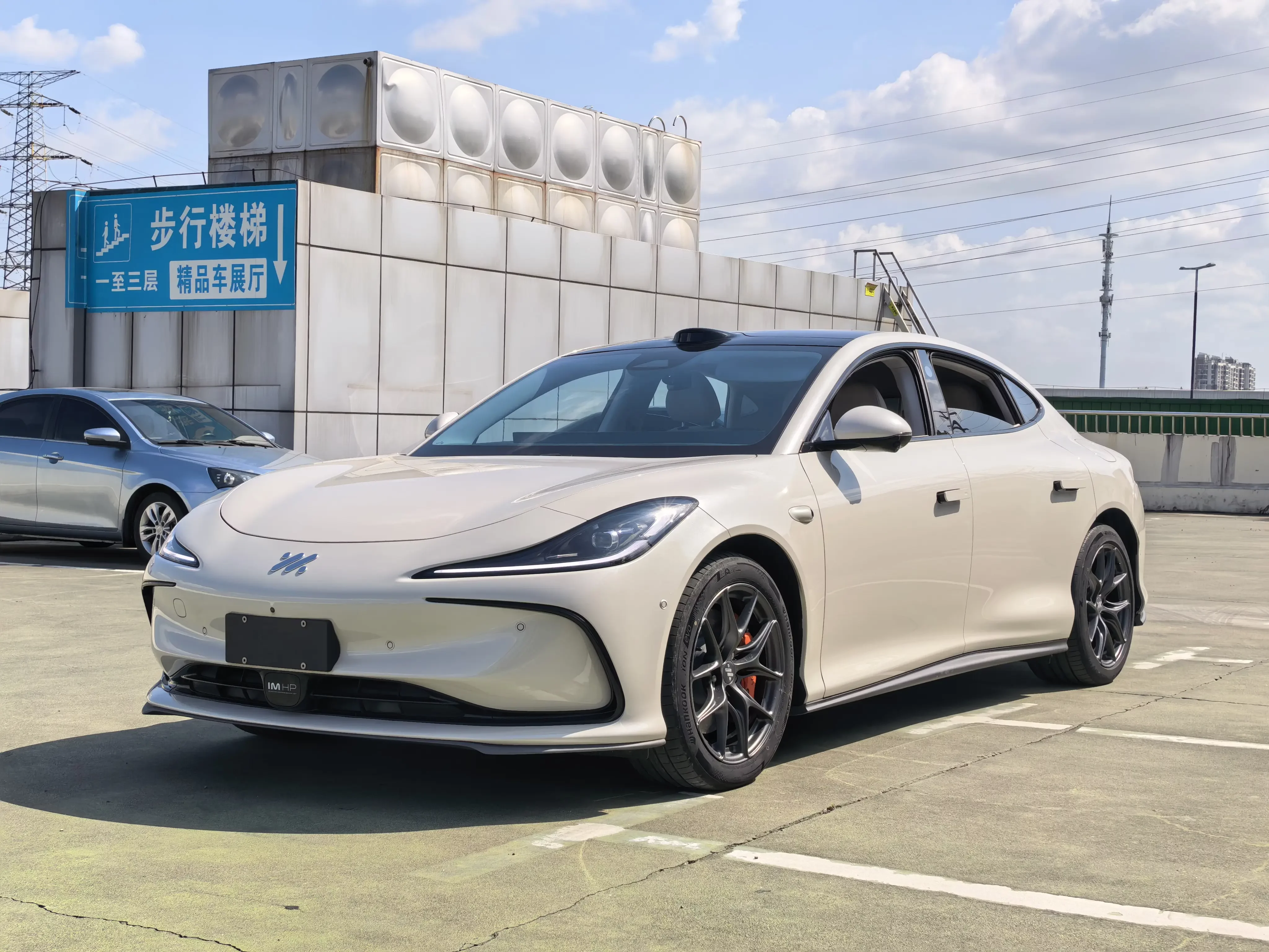 IM Motors Zhiji L6