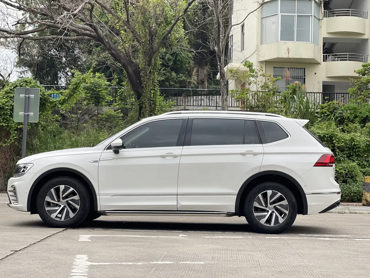 Volkswagen Tiguan L PHEV