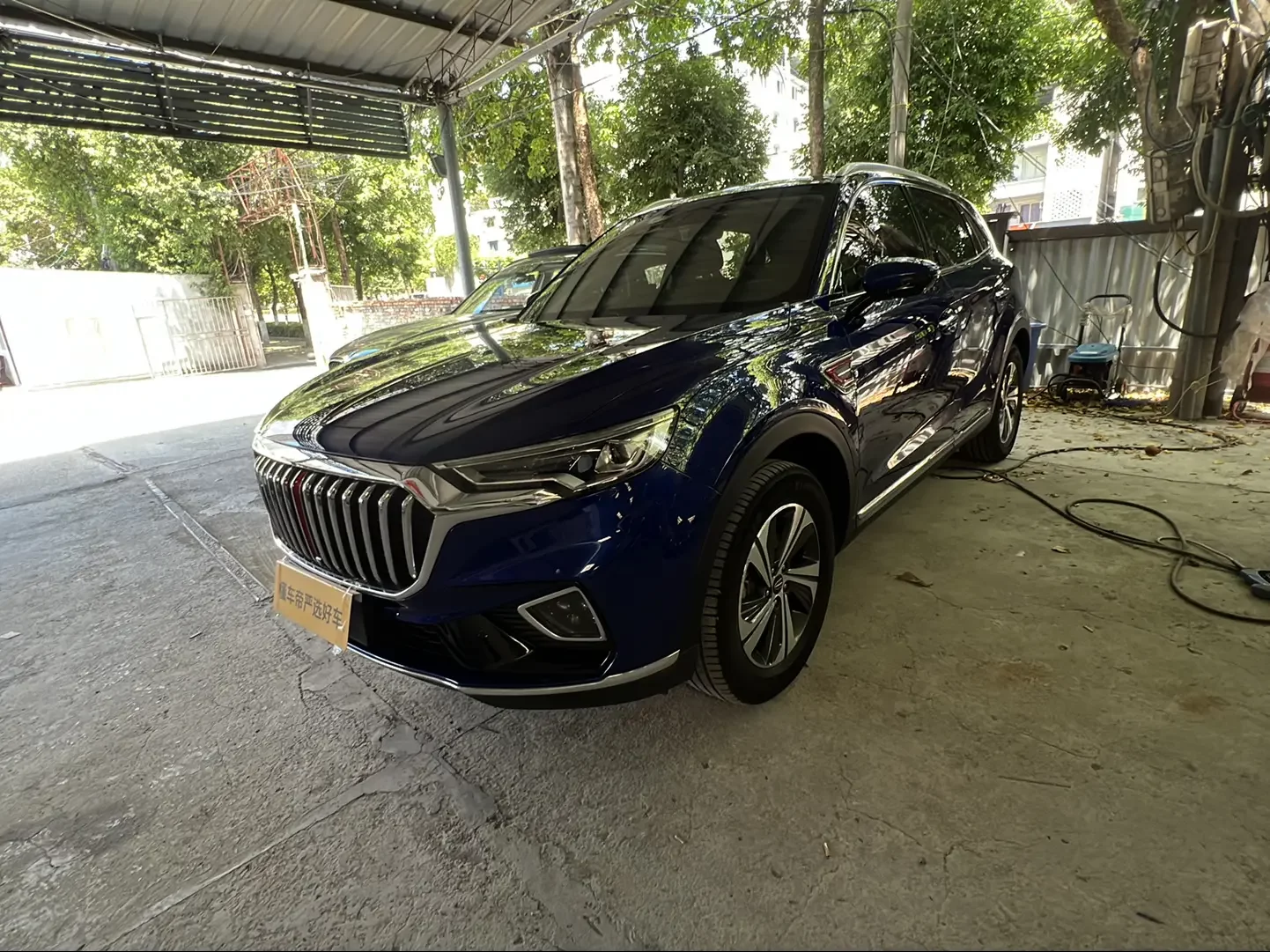 Hongqi HS5