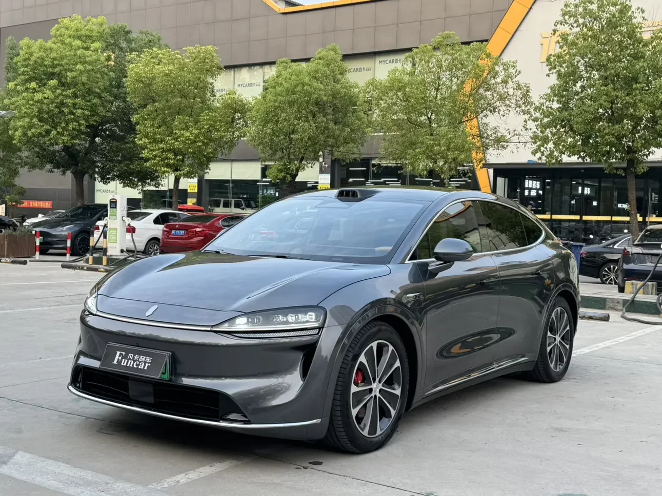 Luxeed Zhijie R7