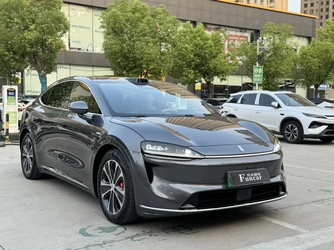 Luxeed Zhijie R7