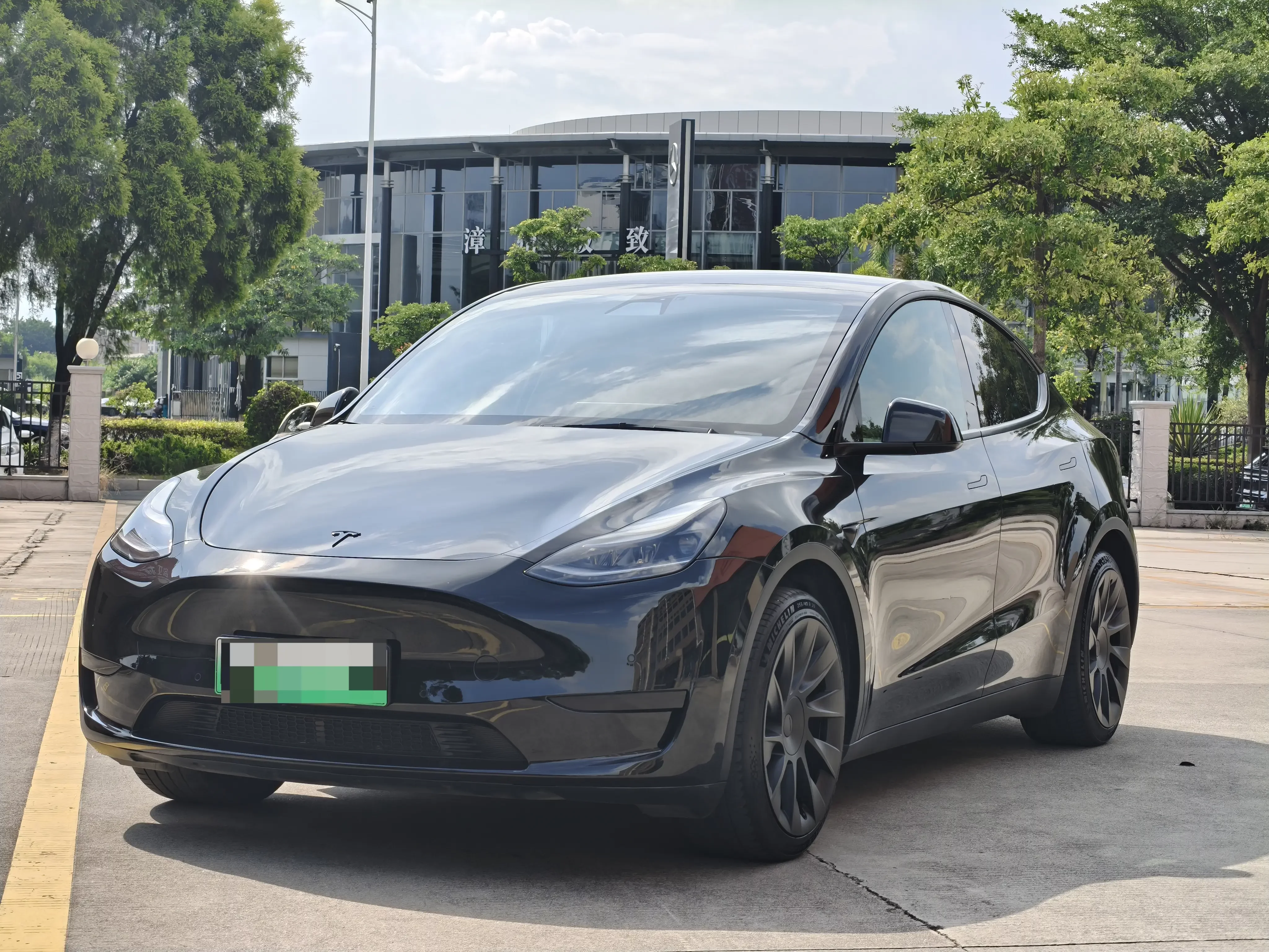 TESLA MODEL Y