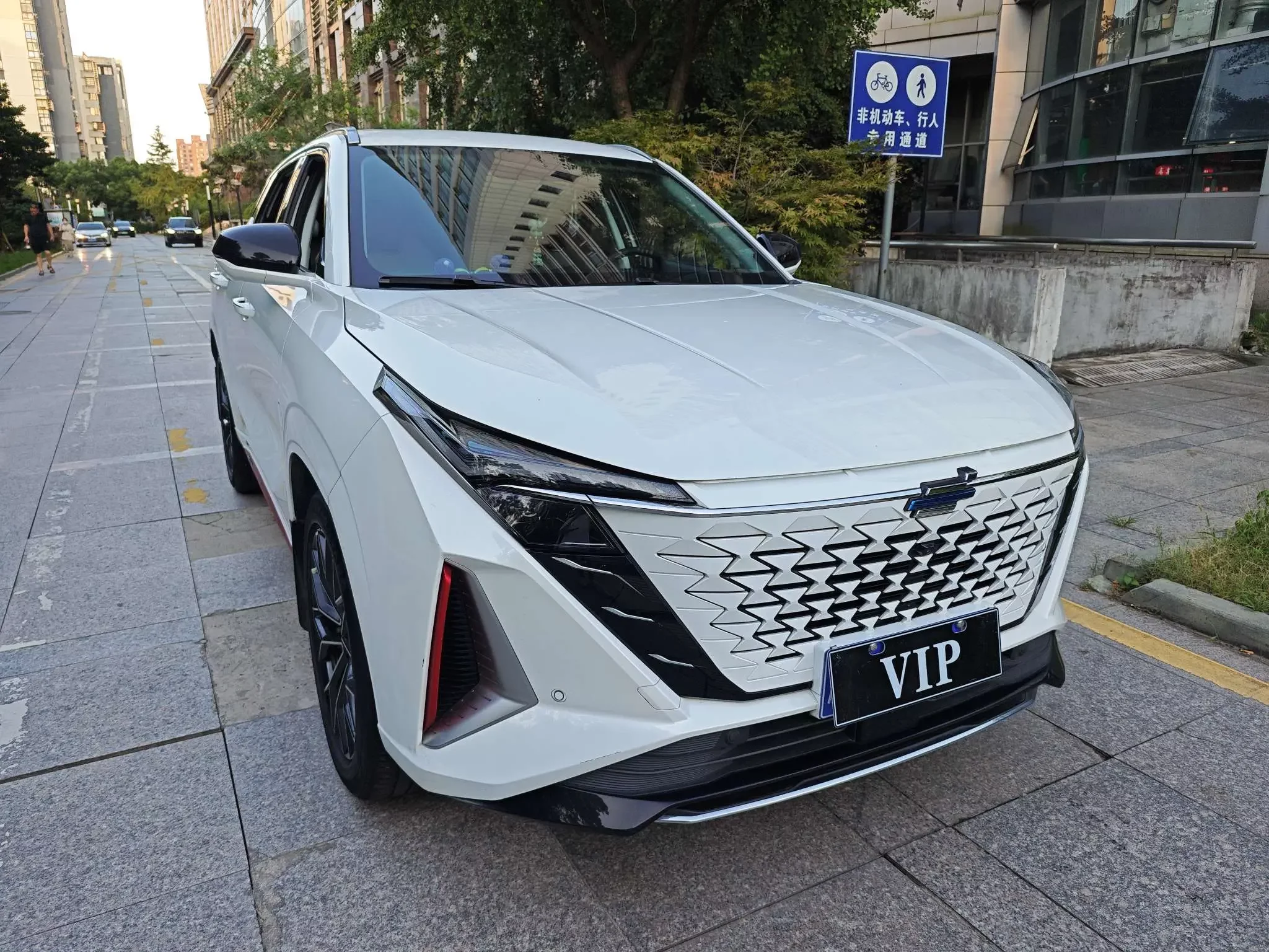 Oshan Changan Auchan Z6