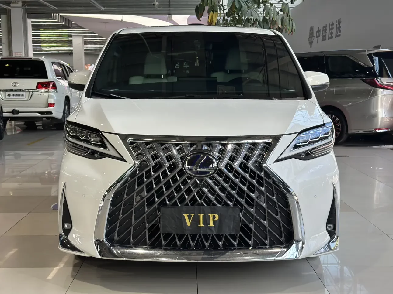 Lexus LM