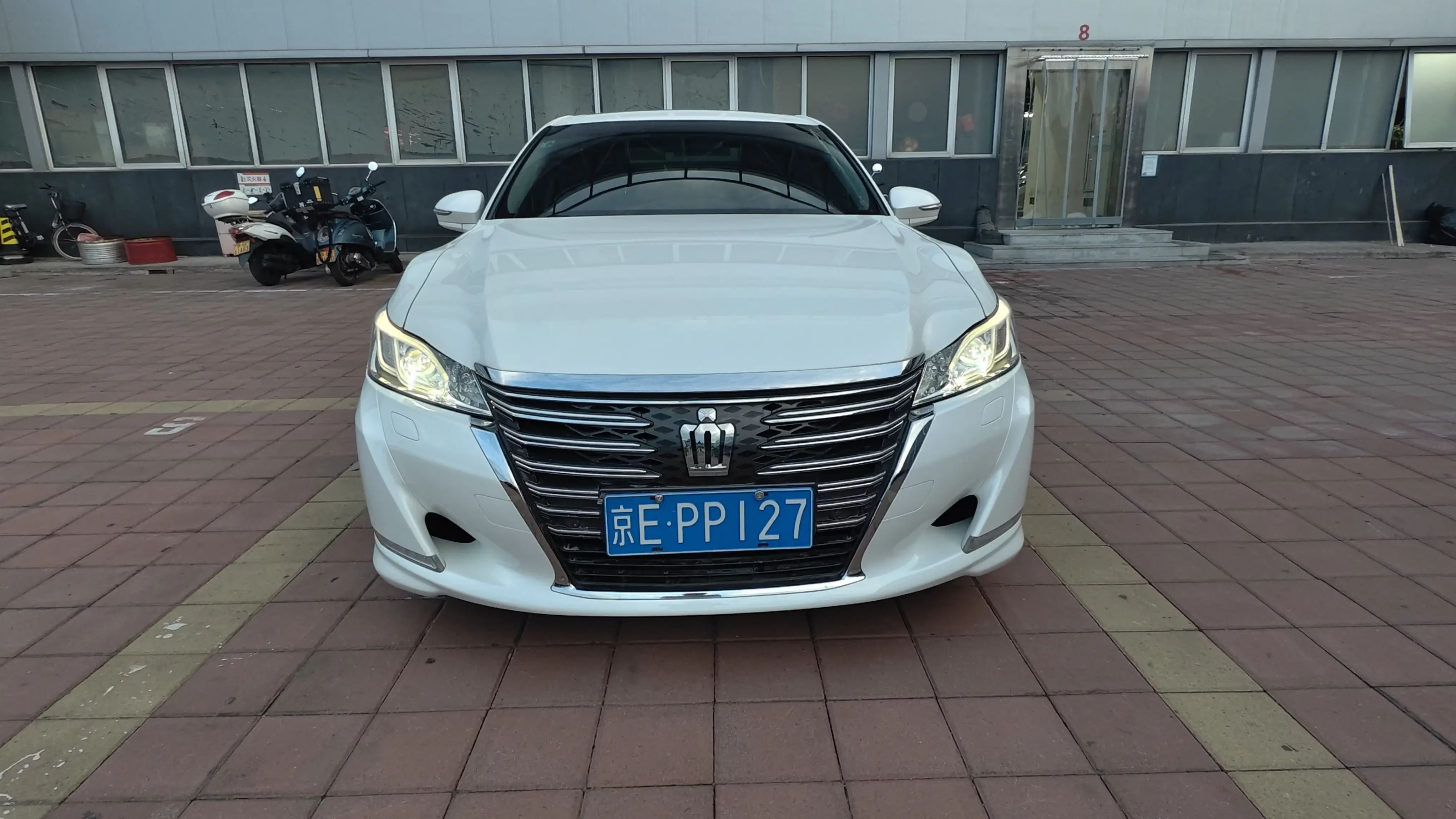 Toyota crown