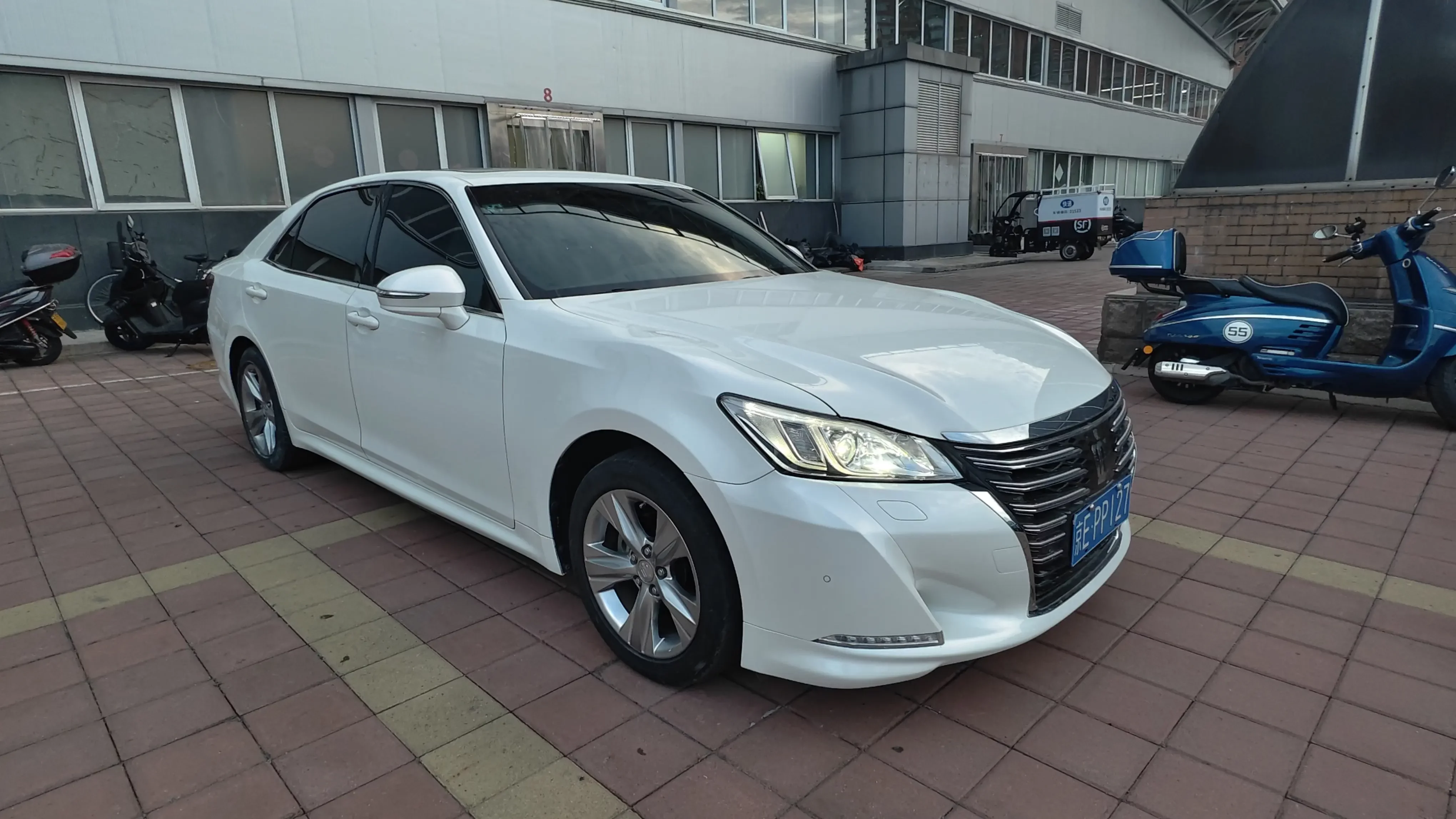 Toyota crown