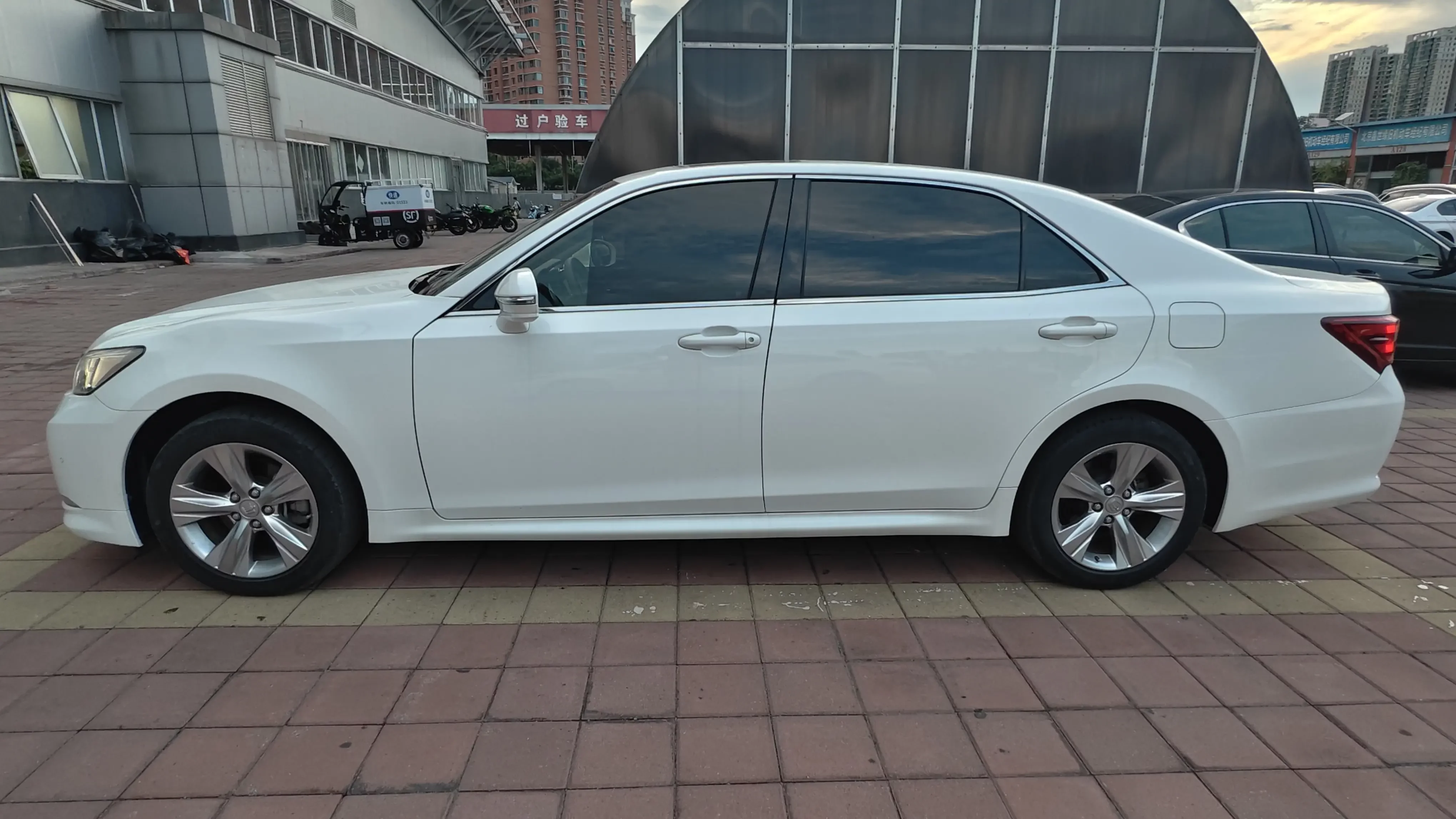 Toyota crown