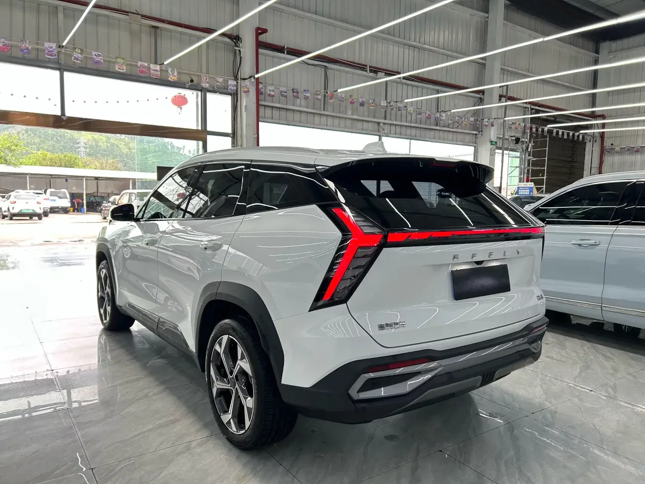 Geely Atlas L