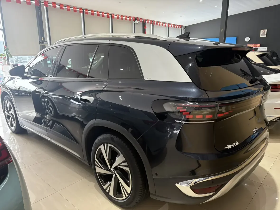 Volkswagen ID.6 CROZZ