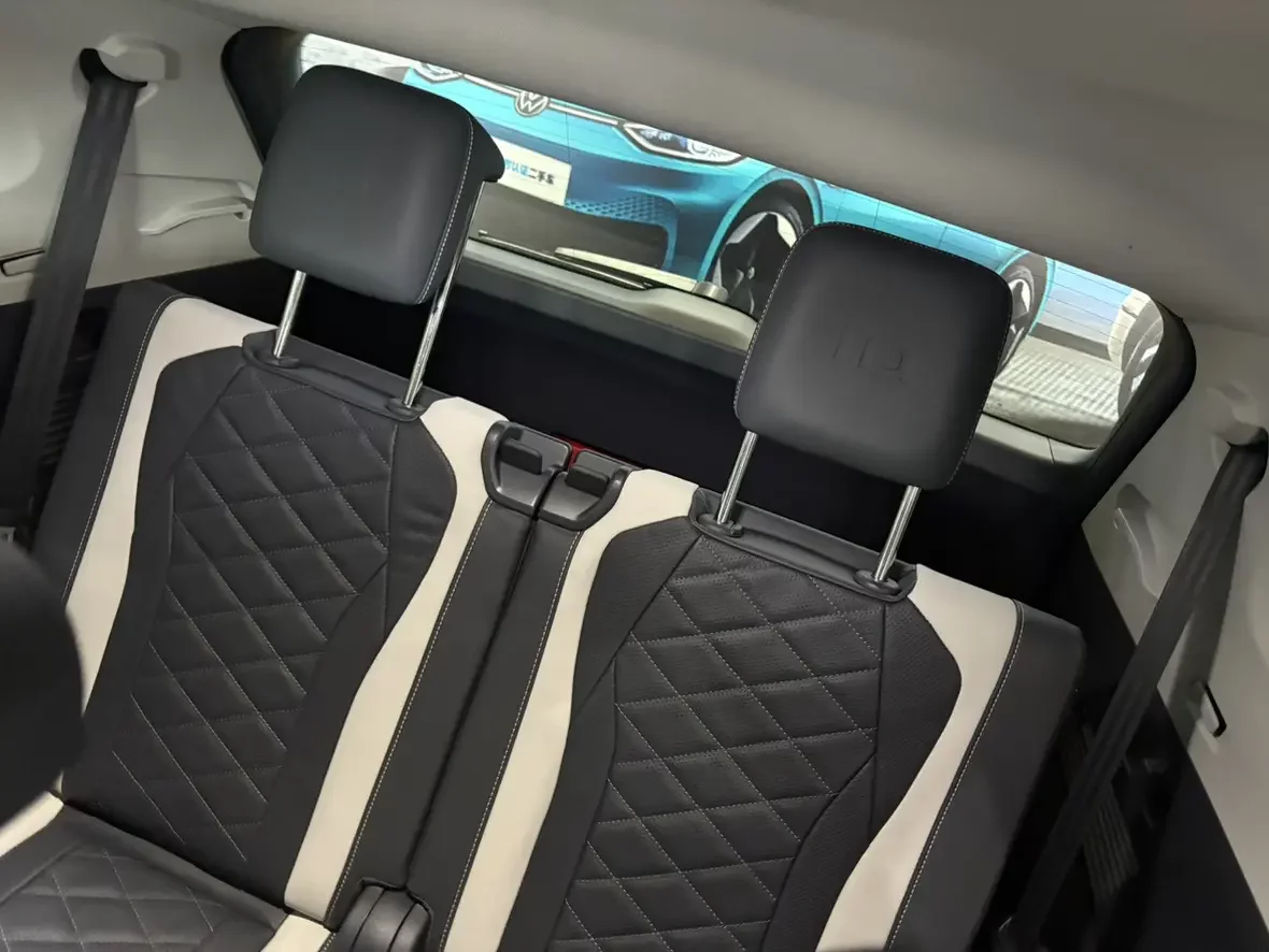 Volkswagen ID.6 CROZZ