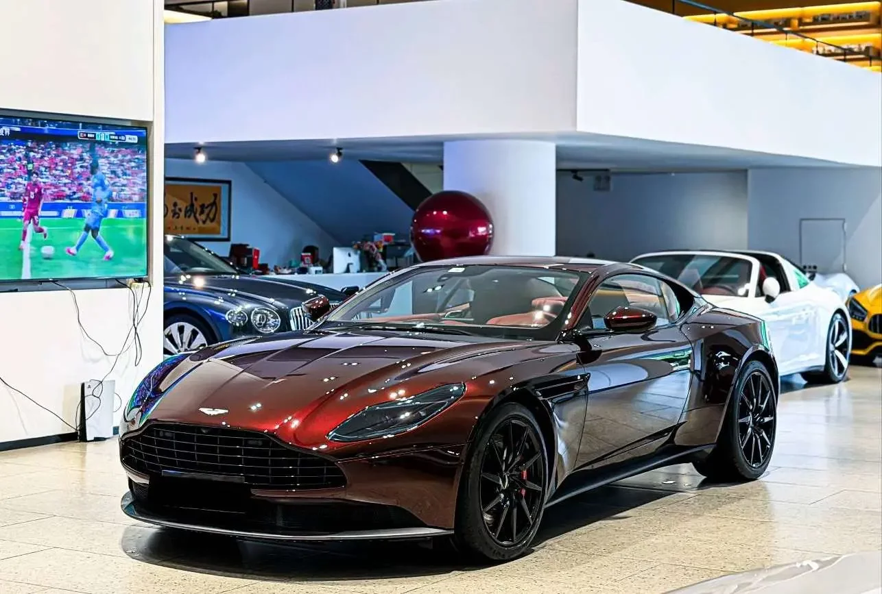 Aston Martin DB11