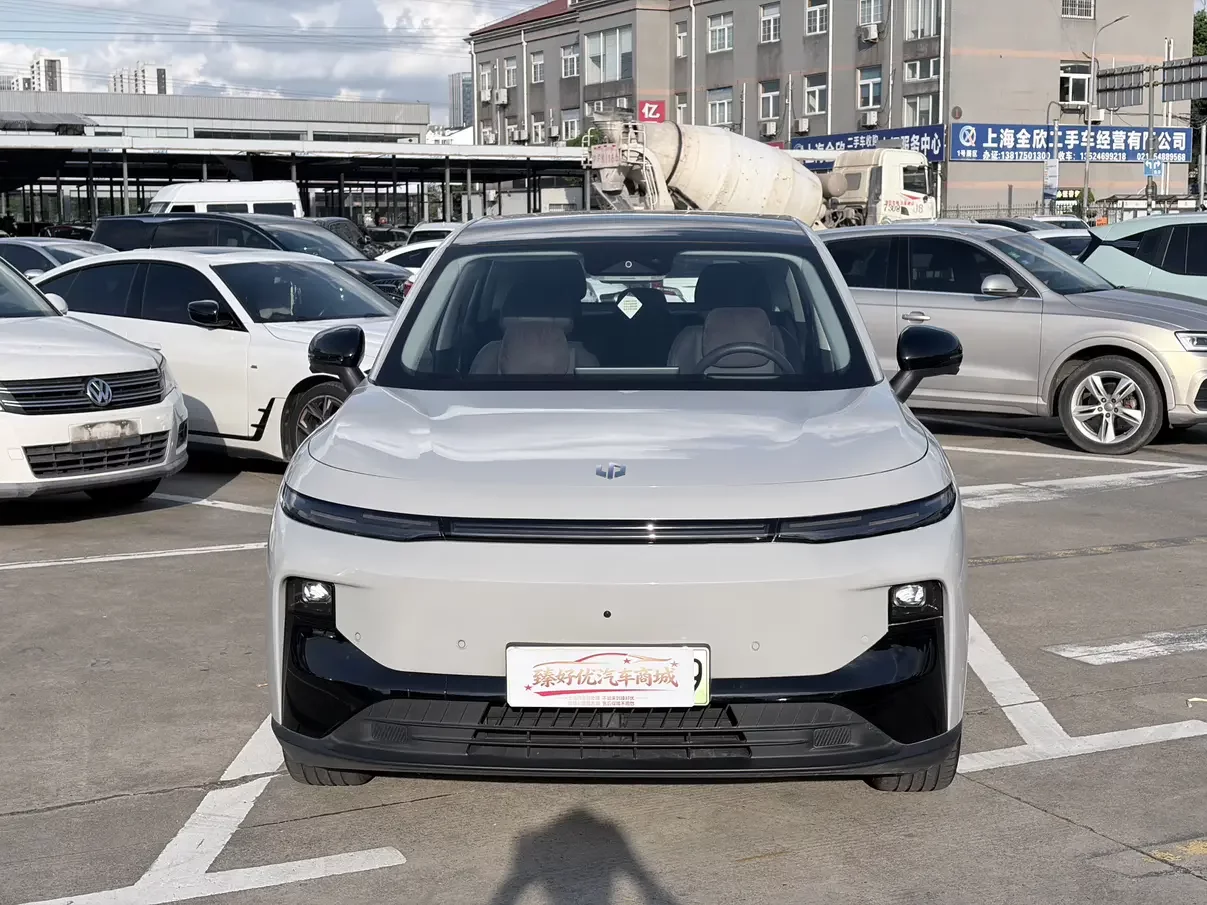 Leapmotor B10