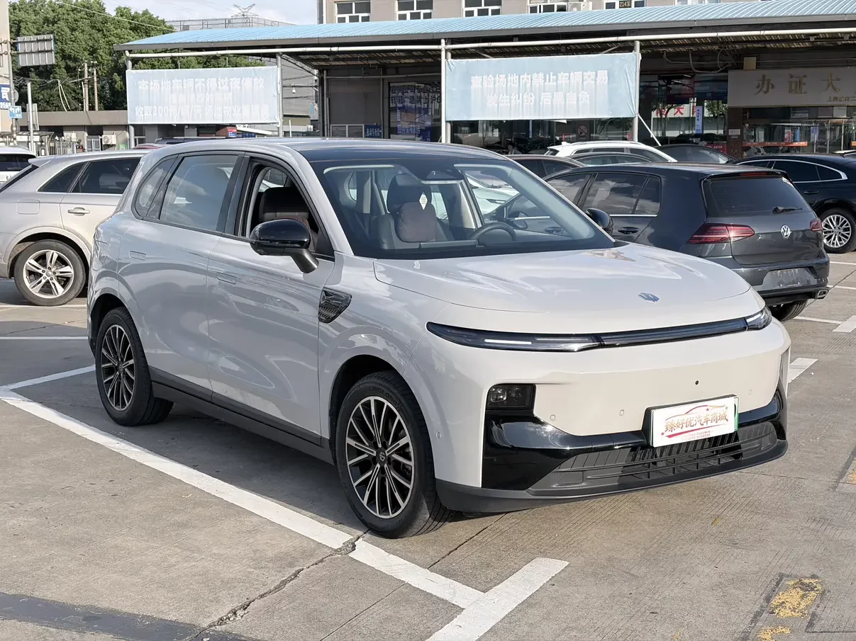 Leapmotor B10
