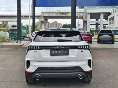 Lynk & Co 06