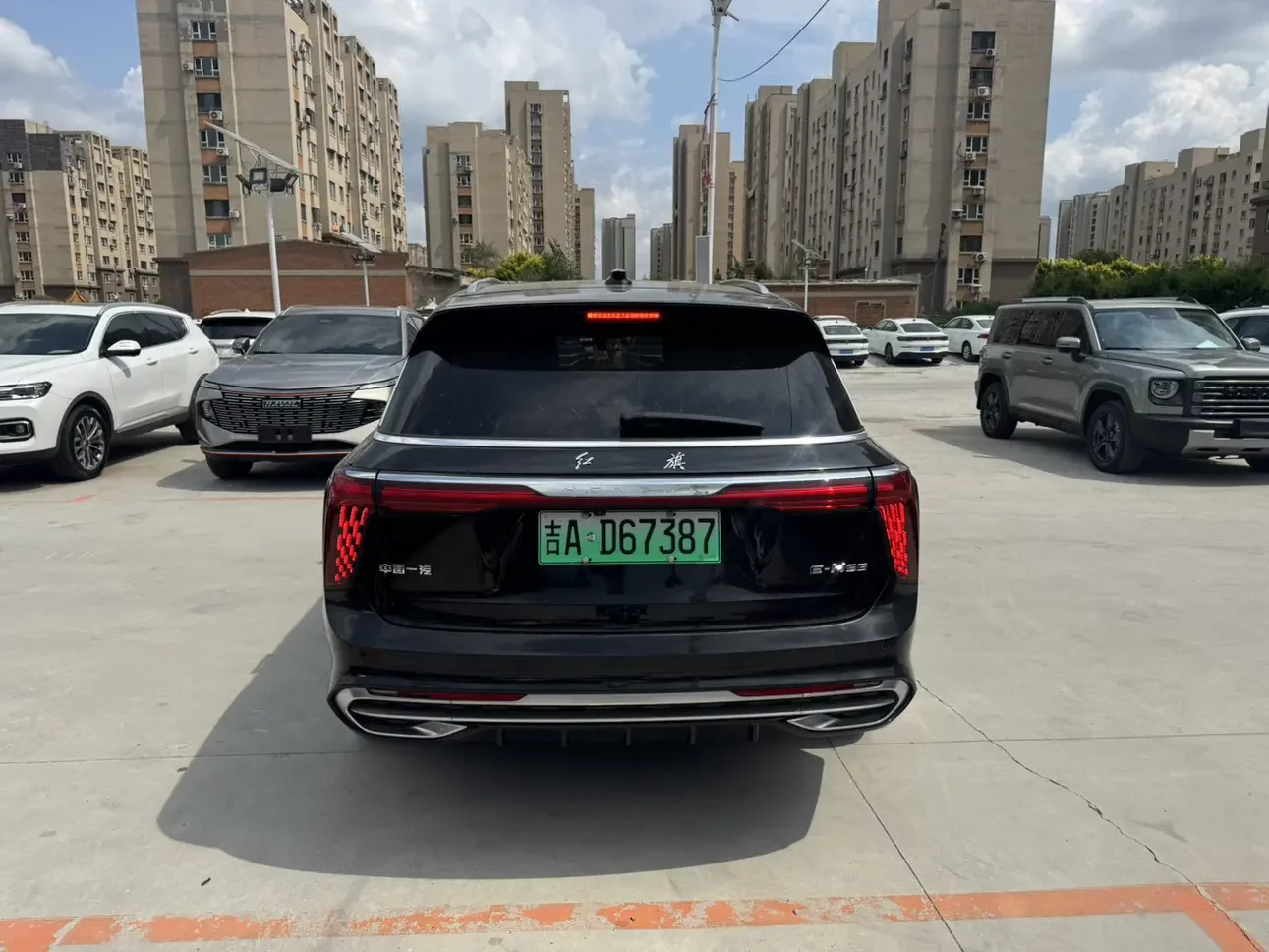 Hongqi E-HS9