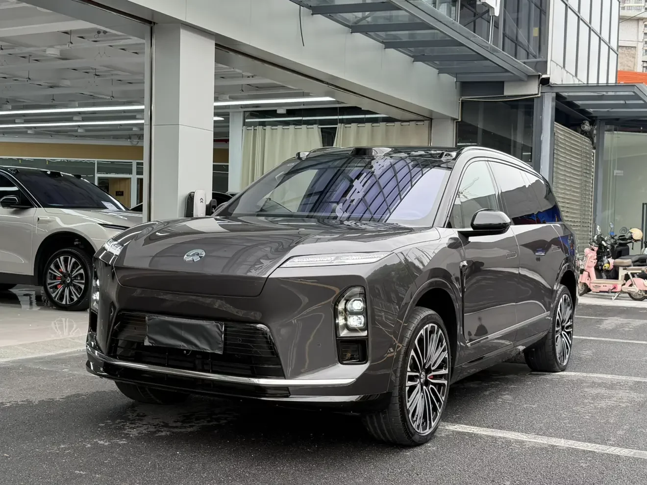 NIO ES8