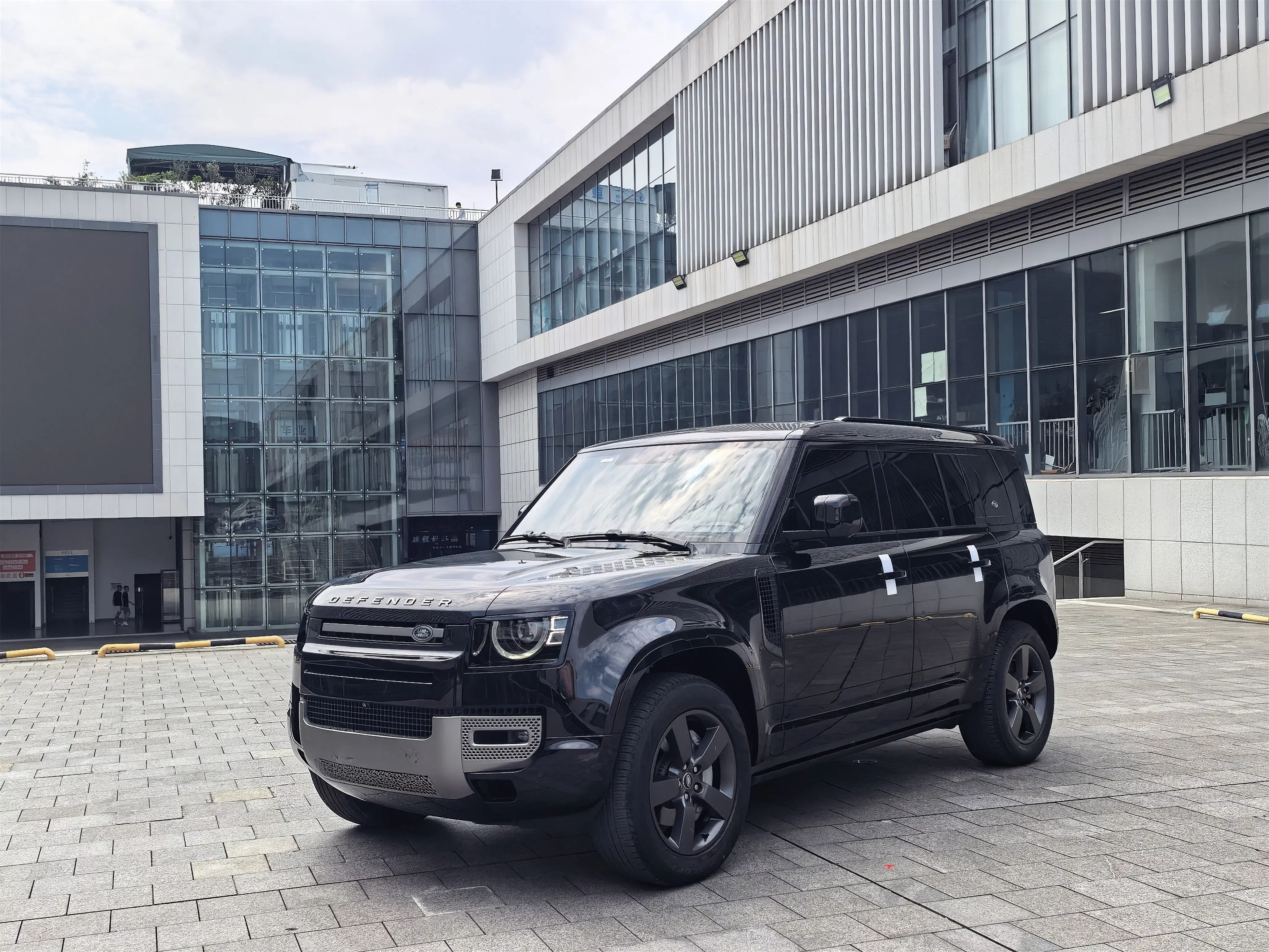 Land Rover guard