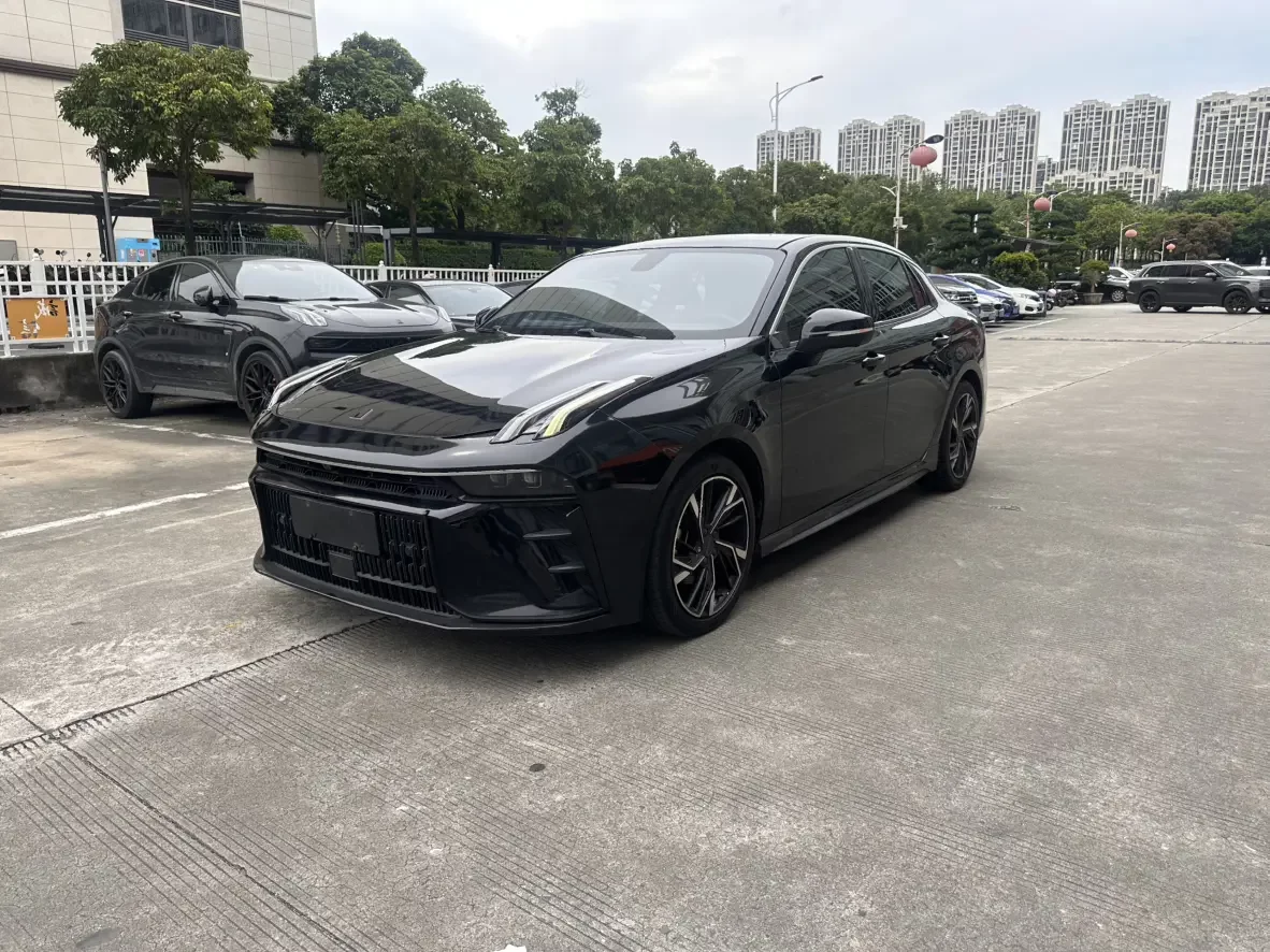 Lynk & Co 03
