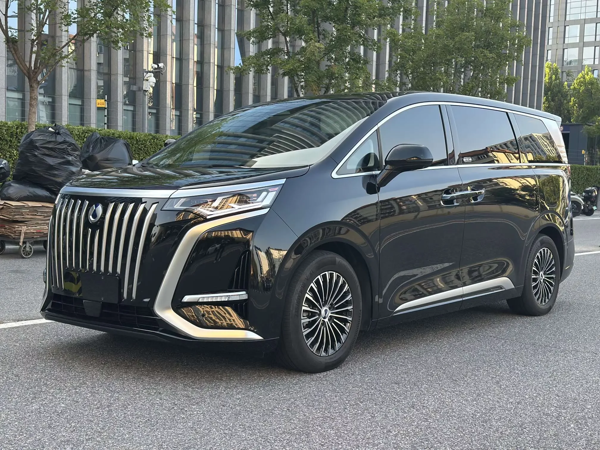 Denza D9 EV