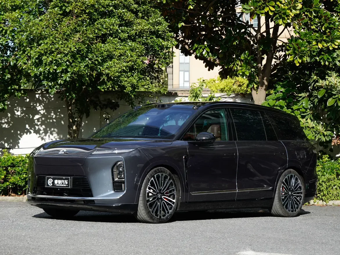 NIO ES8