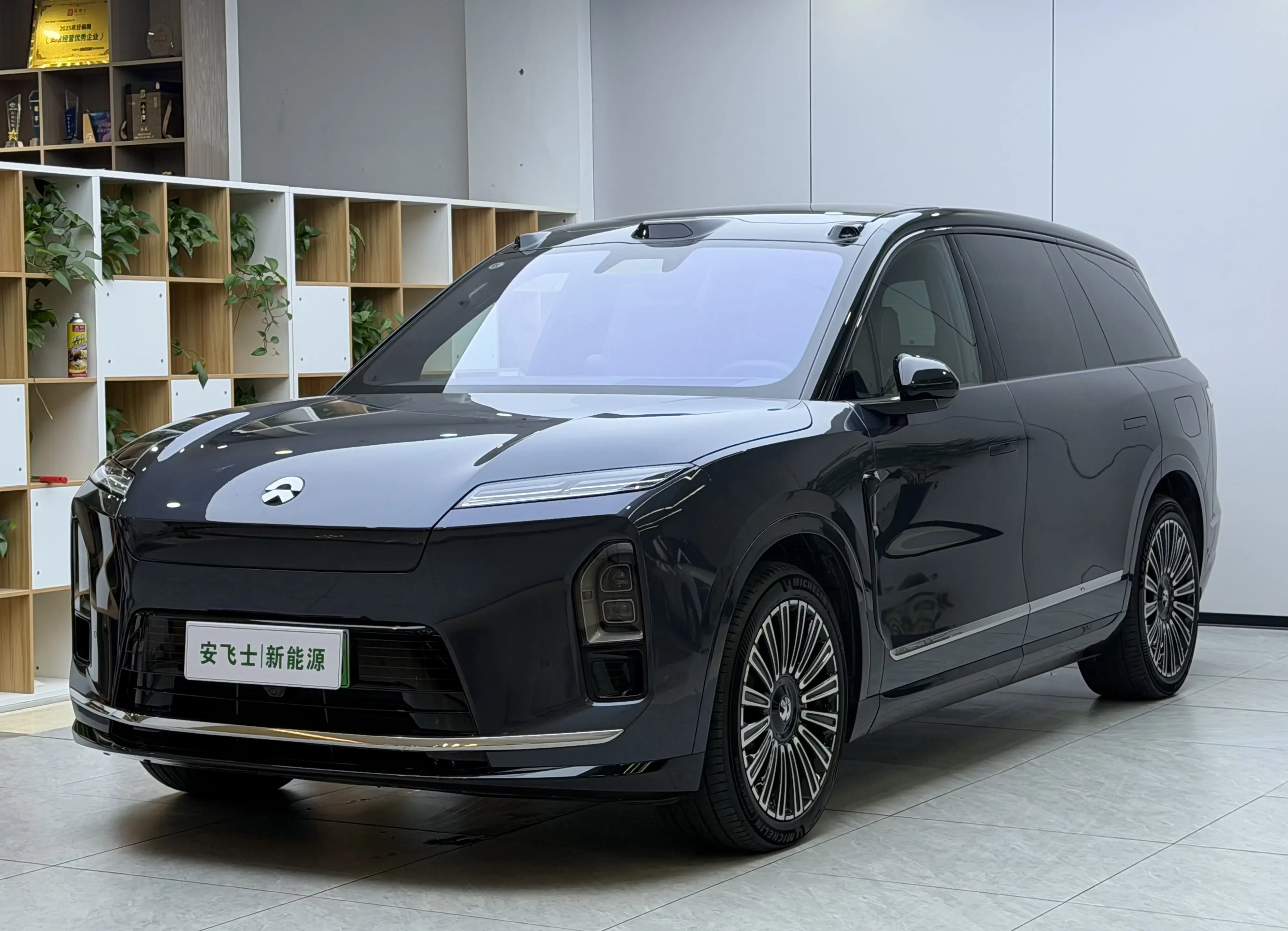 NIO ES8