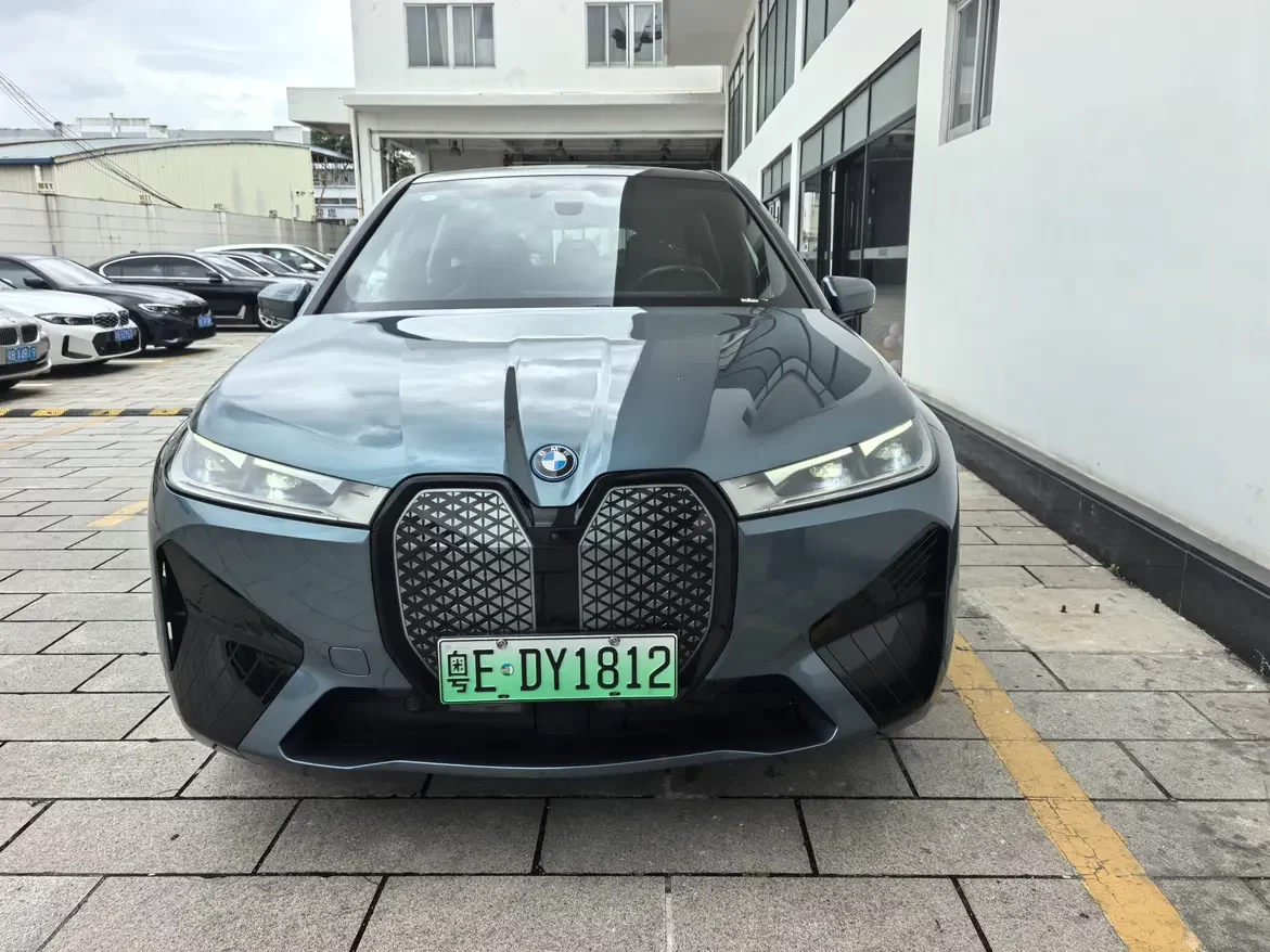 BMW iX
