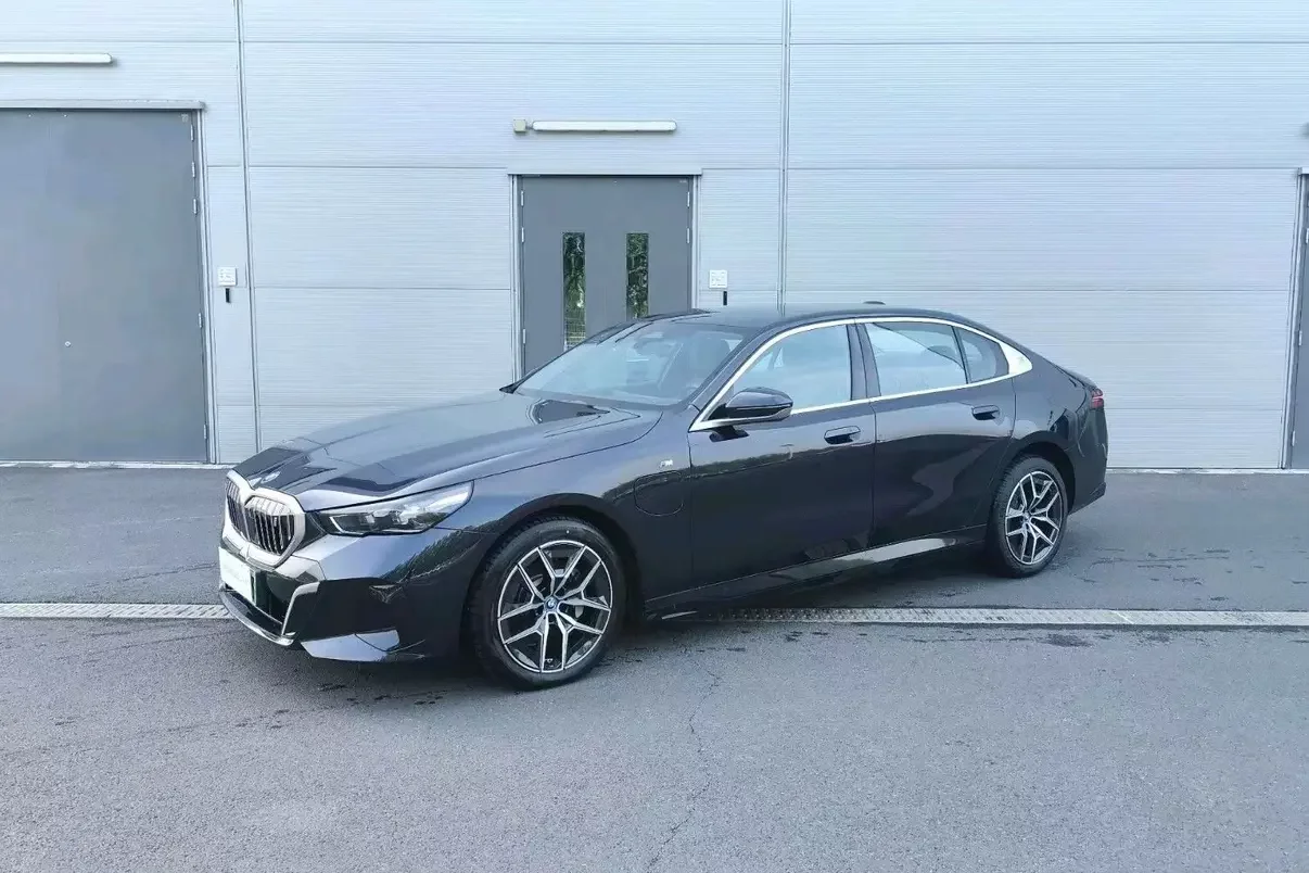 BMW i5