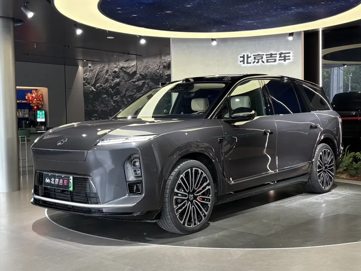 NIO ES8