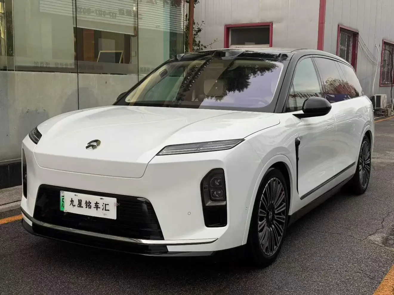 NIO ES8