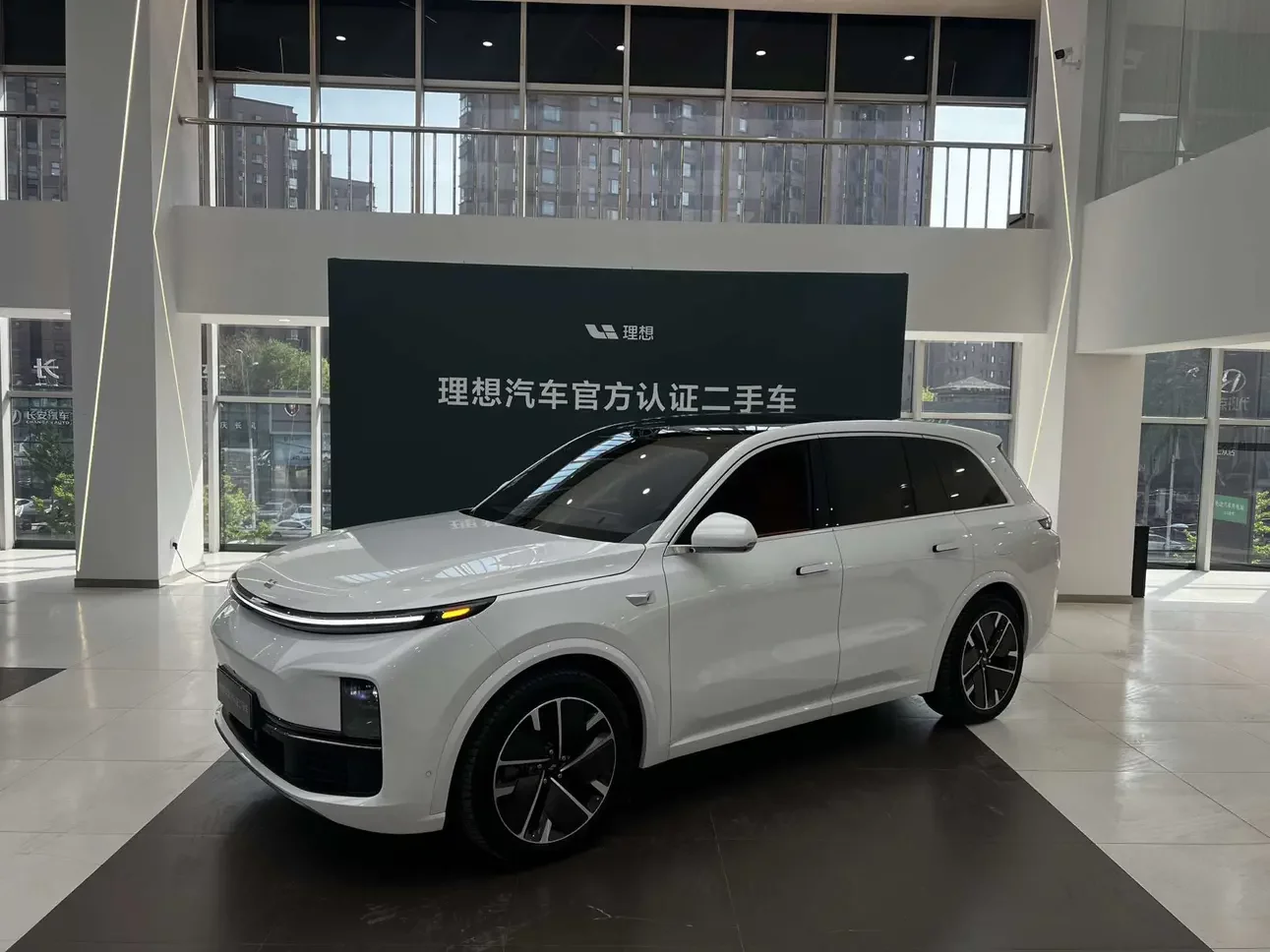 Lixiang L8