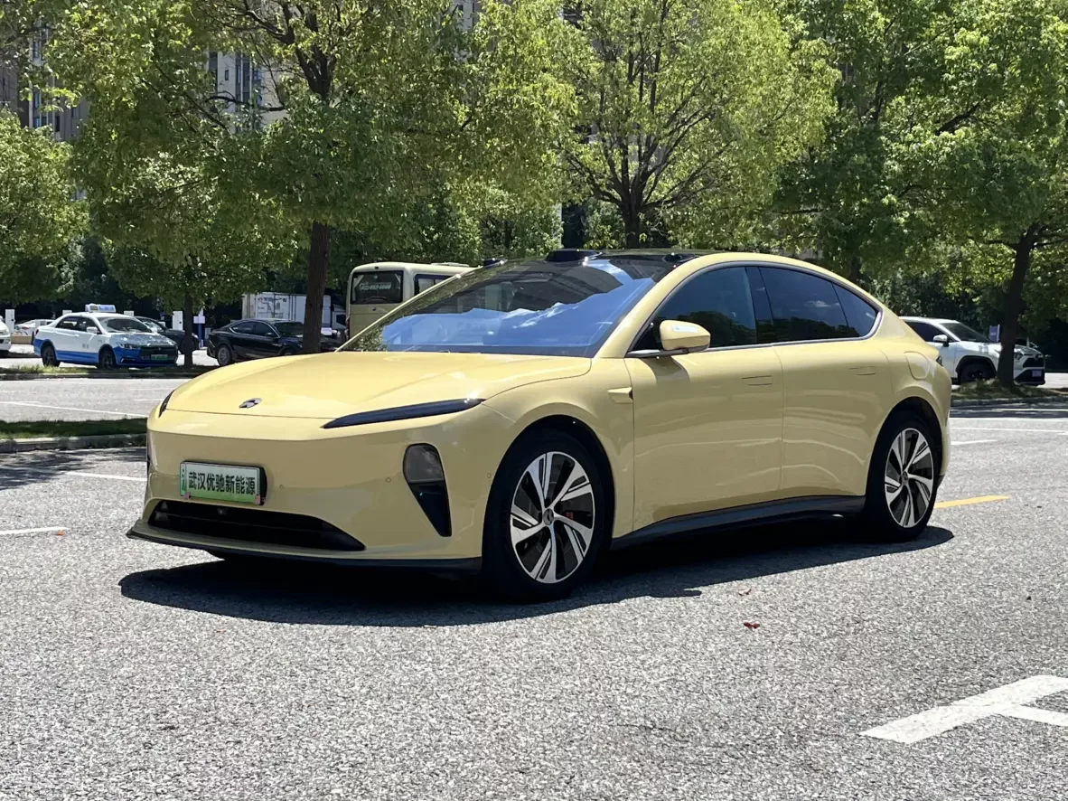 NIO ET5