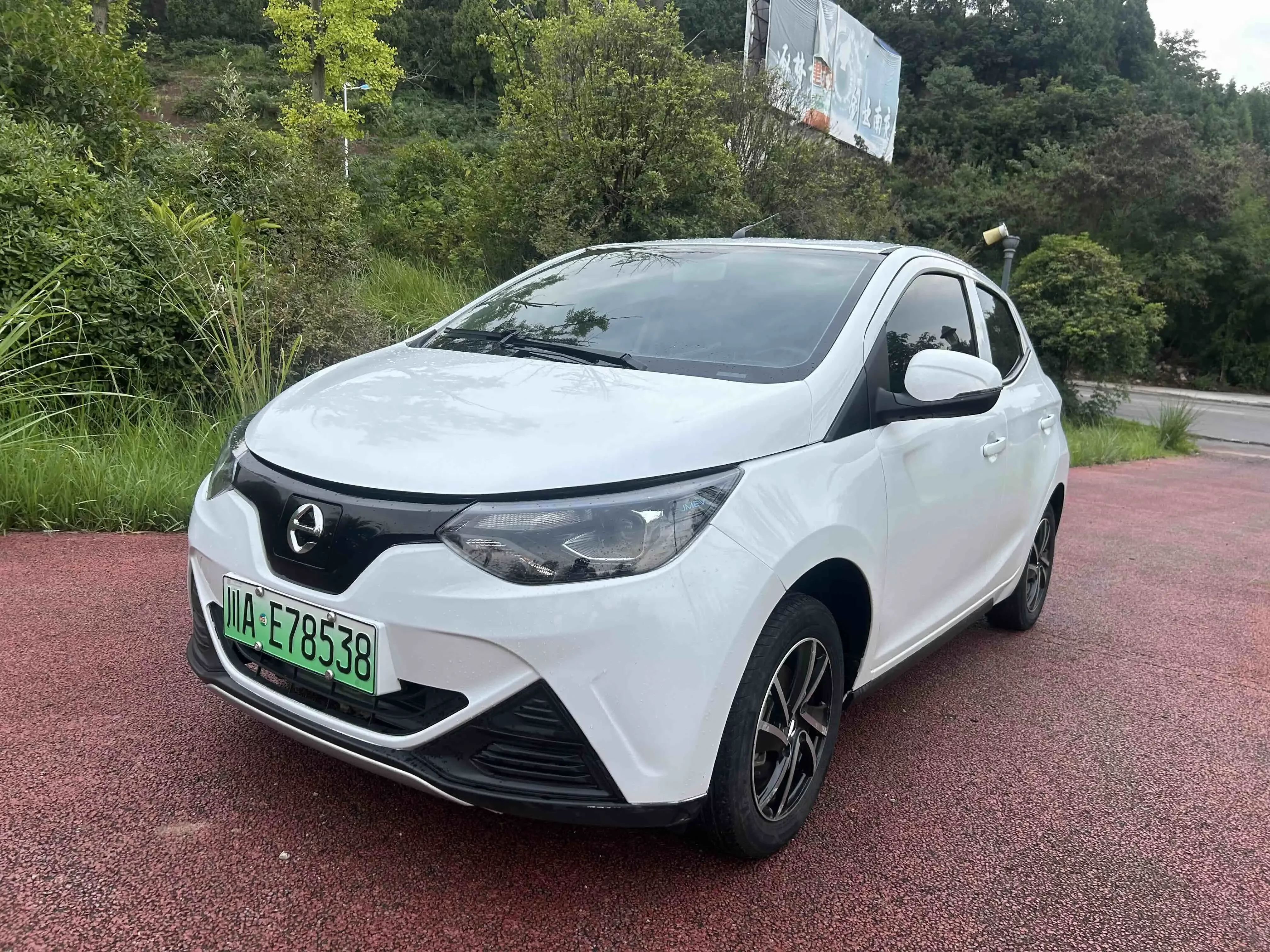 Jiangling Easy EV2