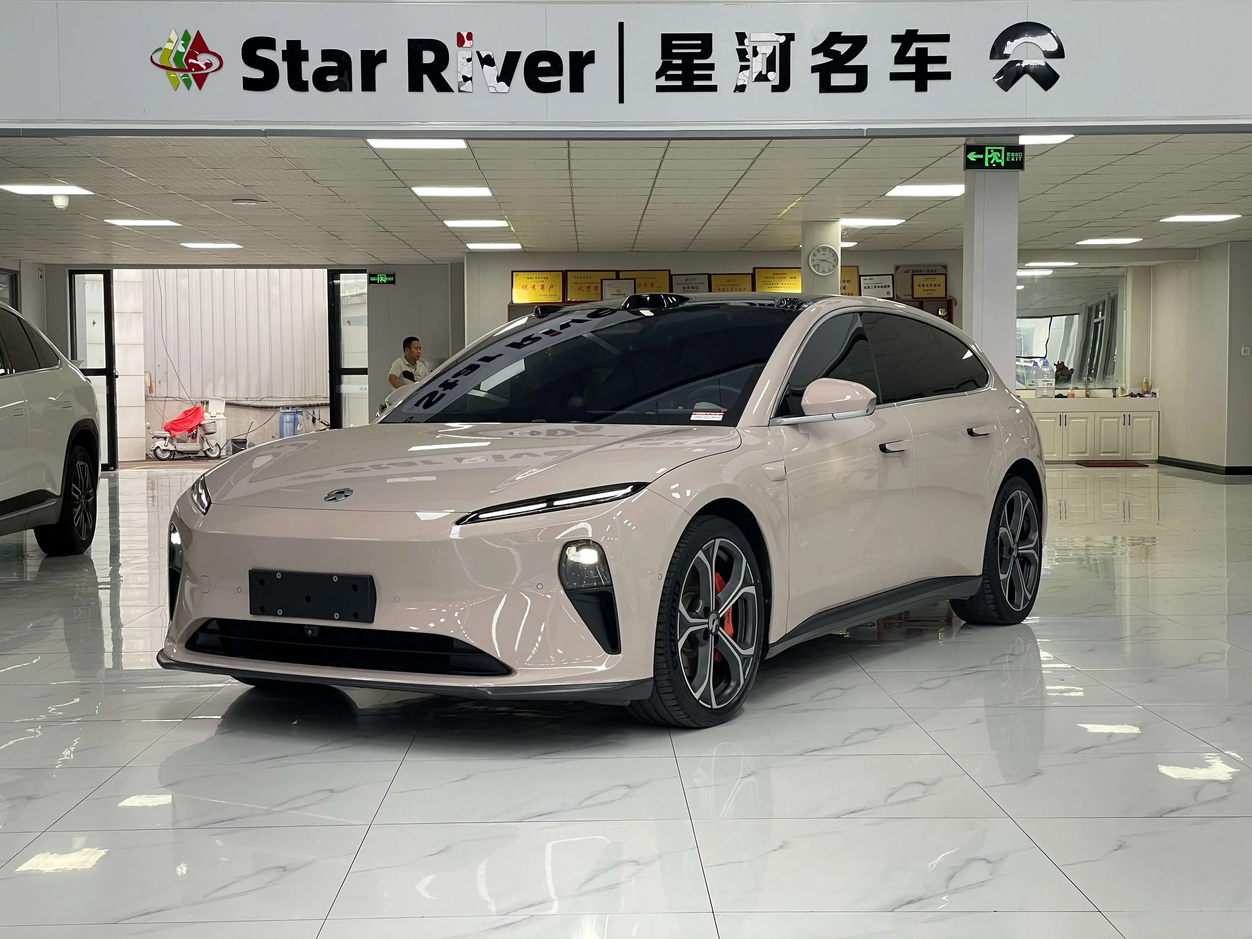 NIO ET5T