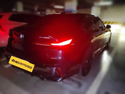 BMW i7