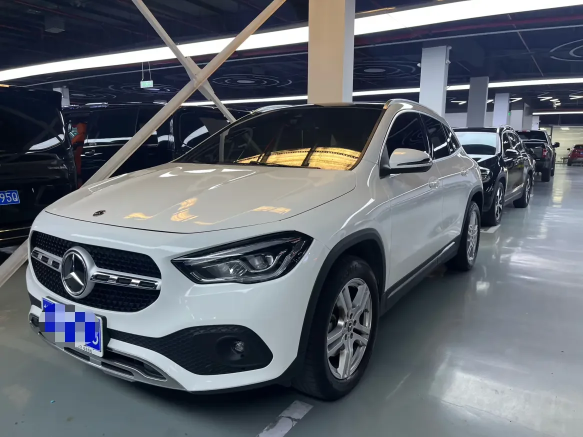 MERCEDES-BENZ GLA
