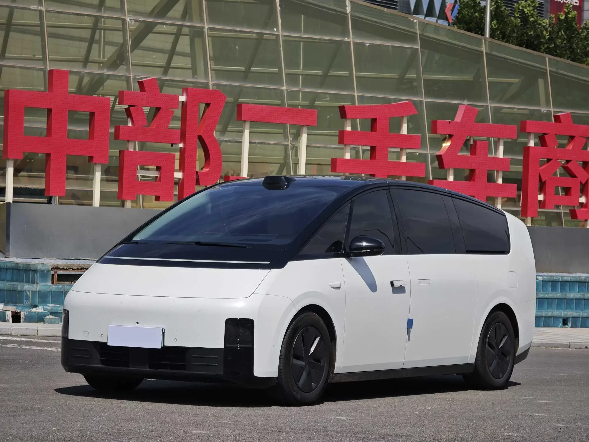 Lixiang MEGA