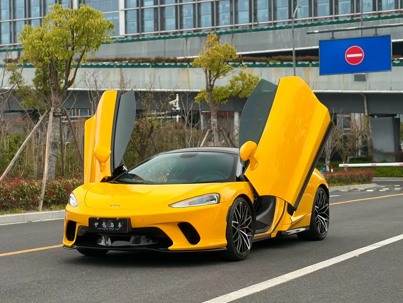 McLaren GT