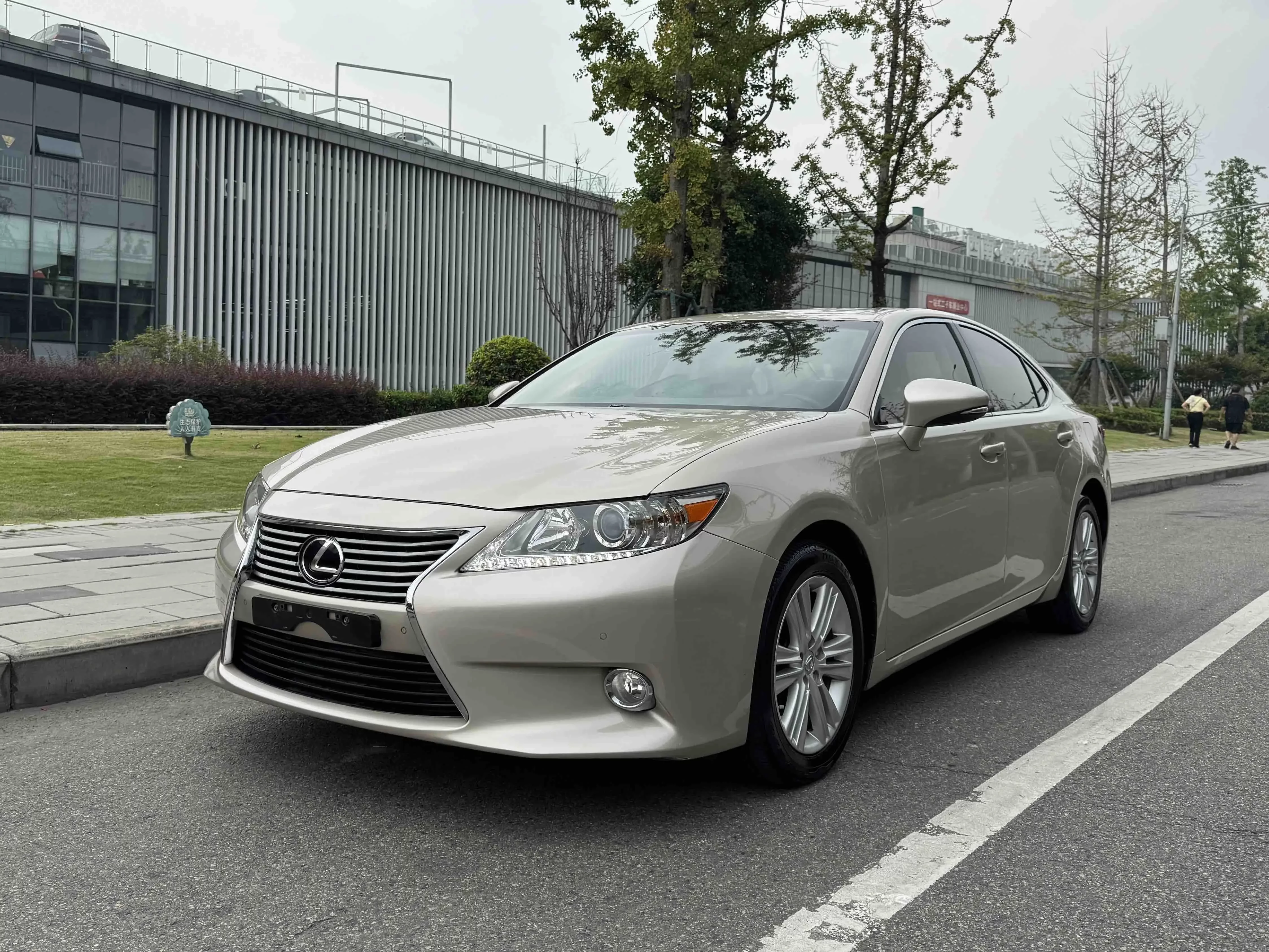 Lexus ES