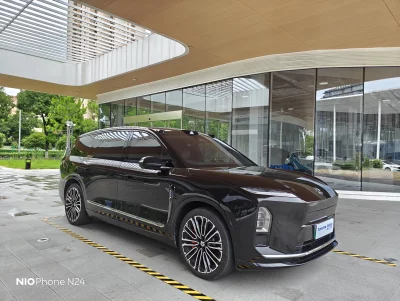 NIO ES8