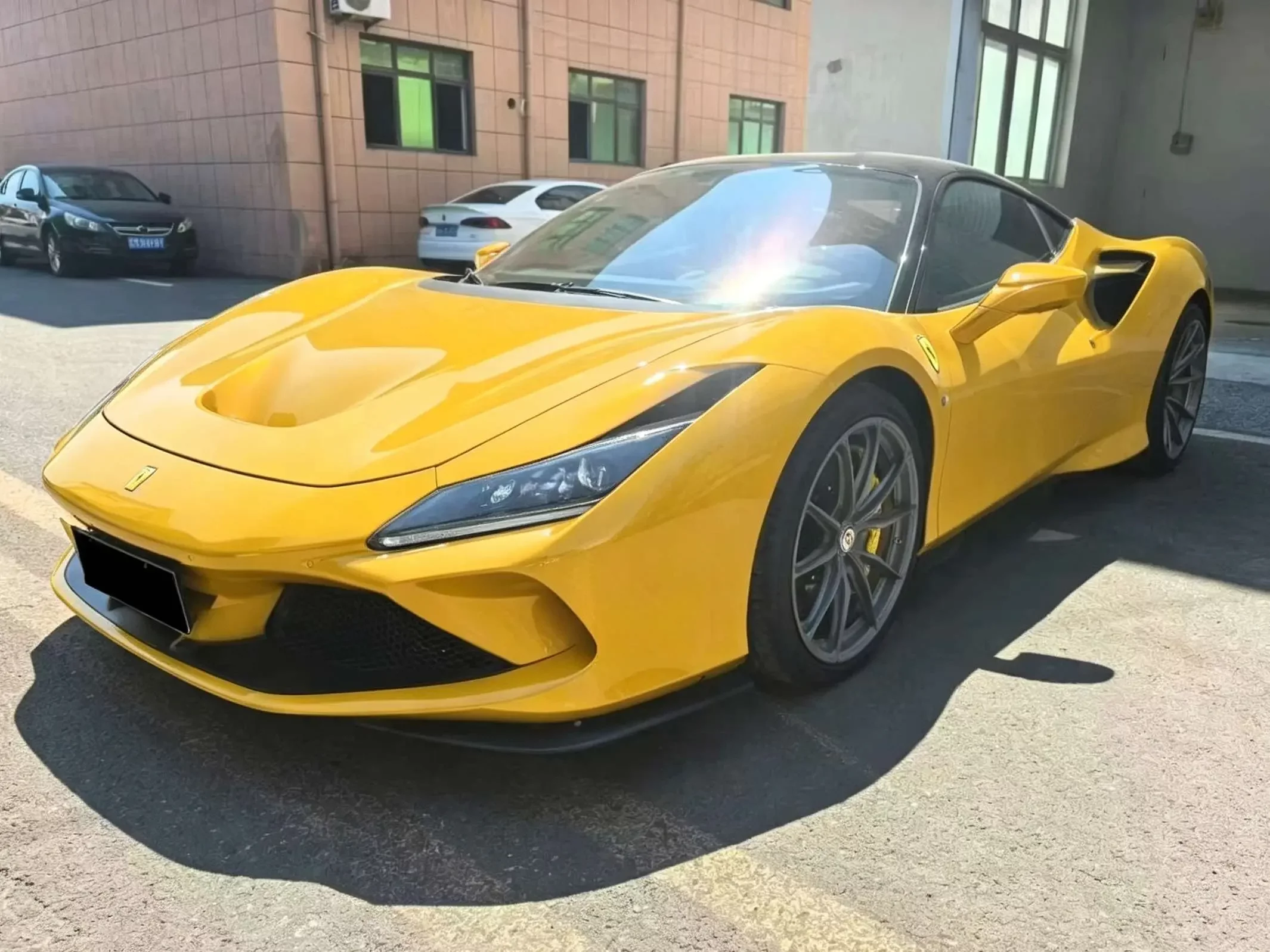 FERRARI F8