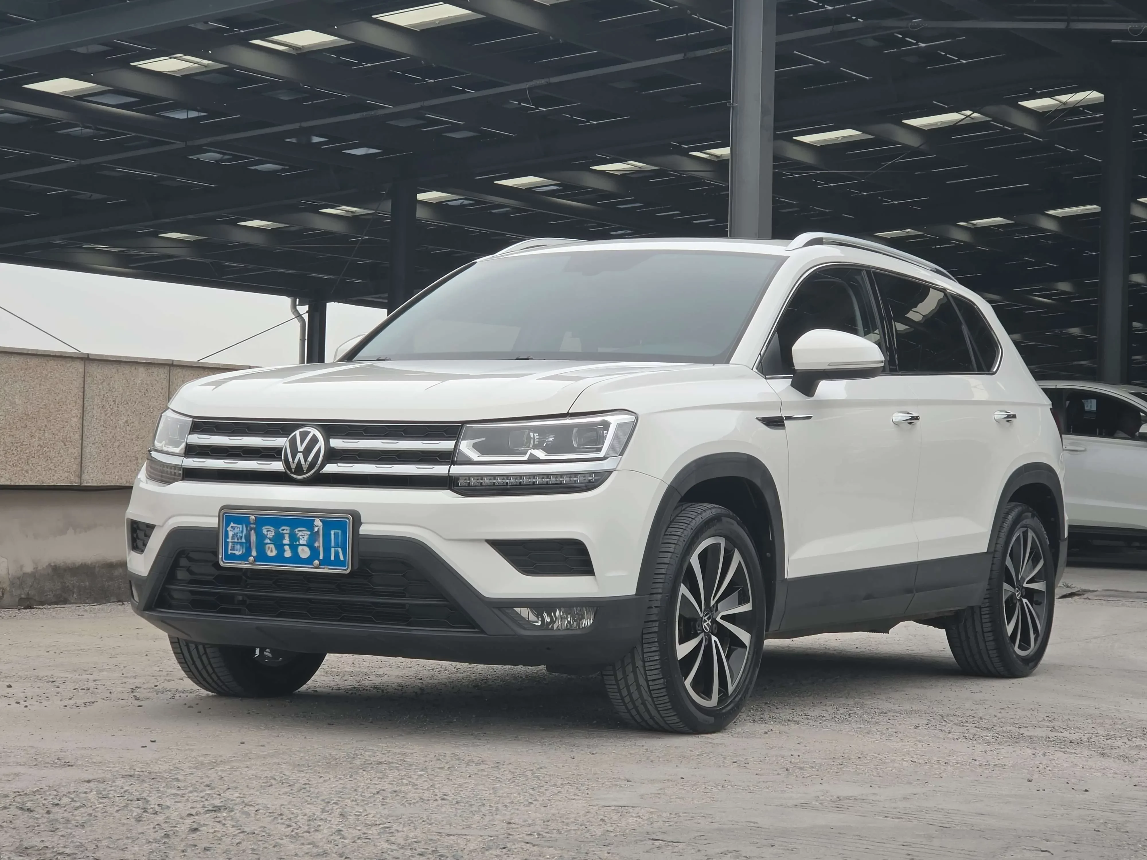 Volkswagen Tharu