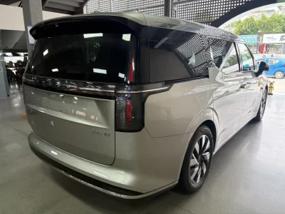 Volvo EM90