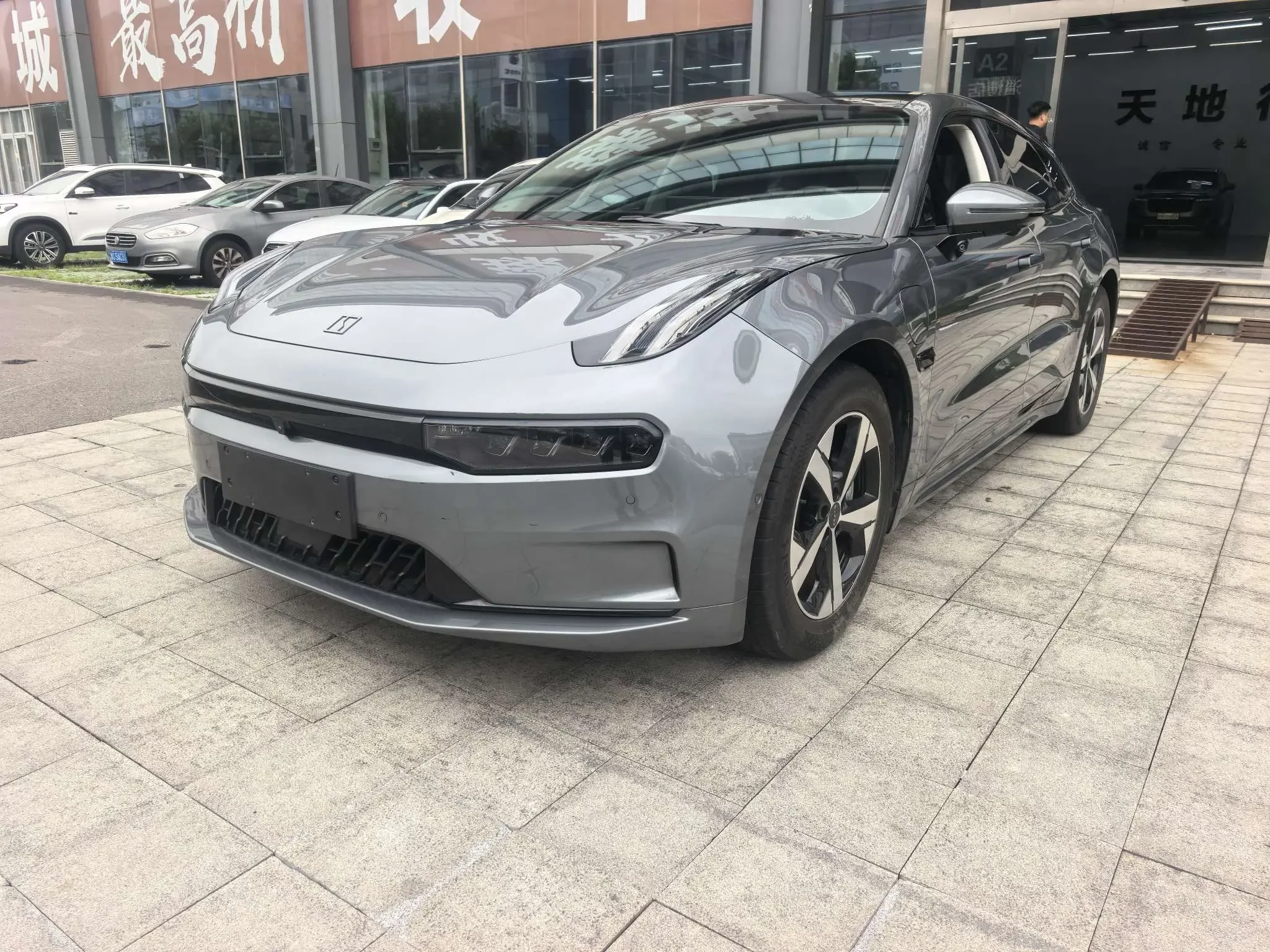 ZEEKR 001