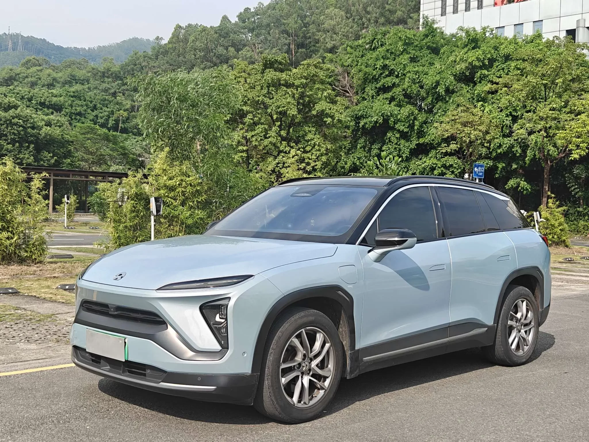 NIO ES6